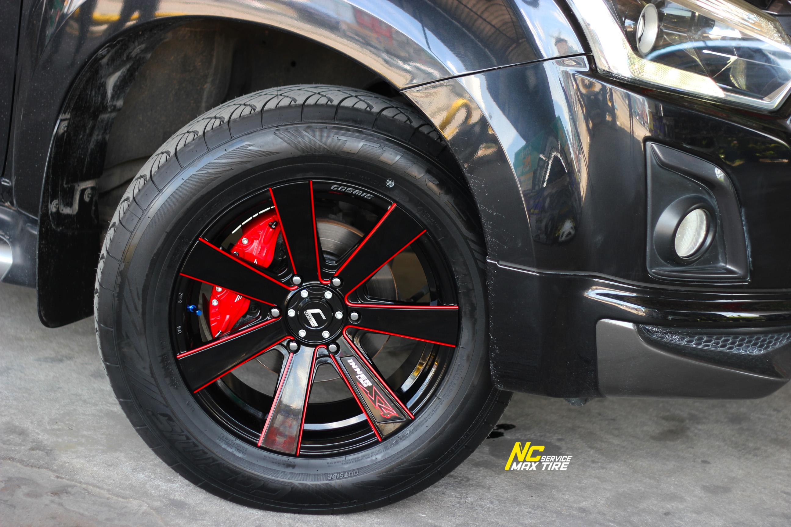 Isuzu D-max ตัวสูง / ล้อแม็กขอบ18 / Cosmis / InnerlineS4 / ล้อแม็ก7ก้านทรงใบพัด / ล้อแม็กสีดำCNCข้างก้านแดง / 18x8.5 6H139.7 ET35