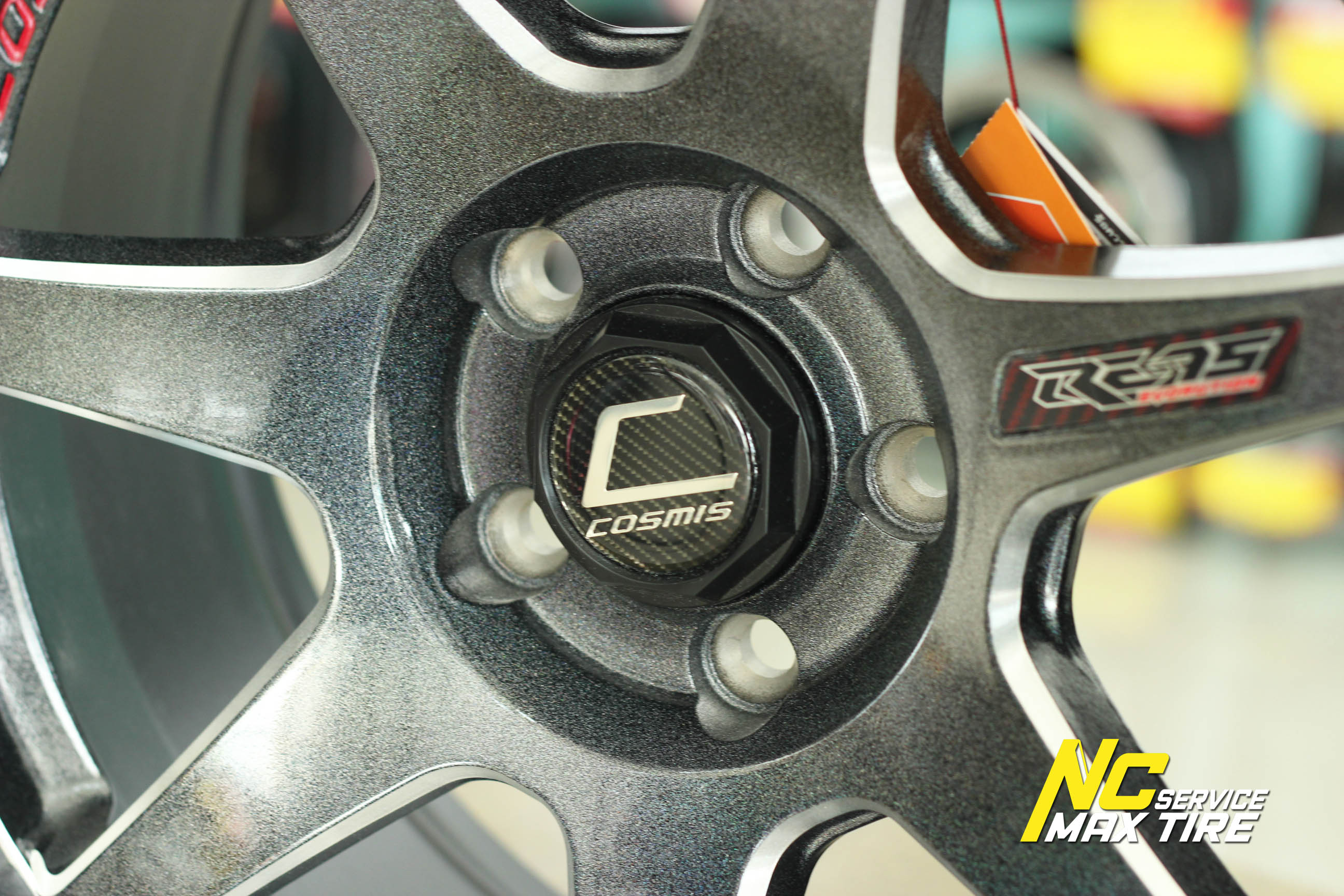 ล้อแม็กขอบ18 / กระบะเตี้ย 5 รู / ชุดCustom Color / Cosmis Re-7S / 18x9.5/10.5 5h114.3 ET15/12