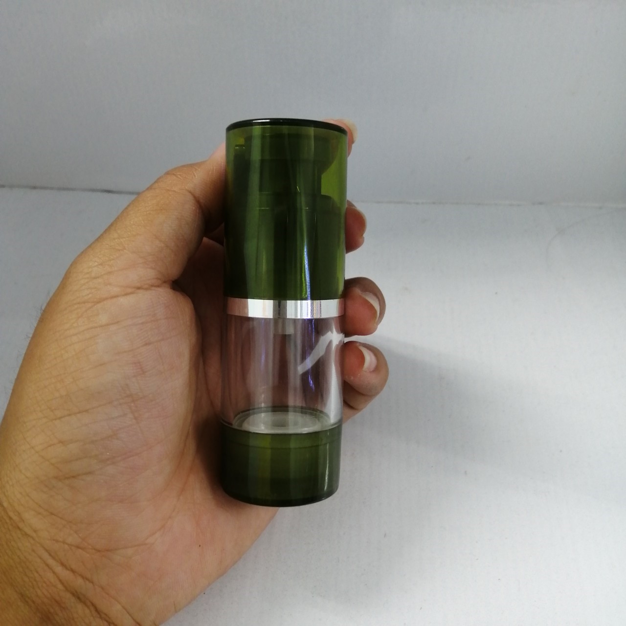 ขวดปั้มเจล ขนาด15ml สูง9.4cm กว้าง3.3cm รุ่นva01 สีเขียว ขวดสุญญากาศ ขวดปั้มเจล ขวดราคาส่ง