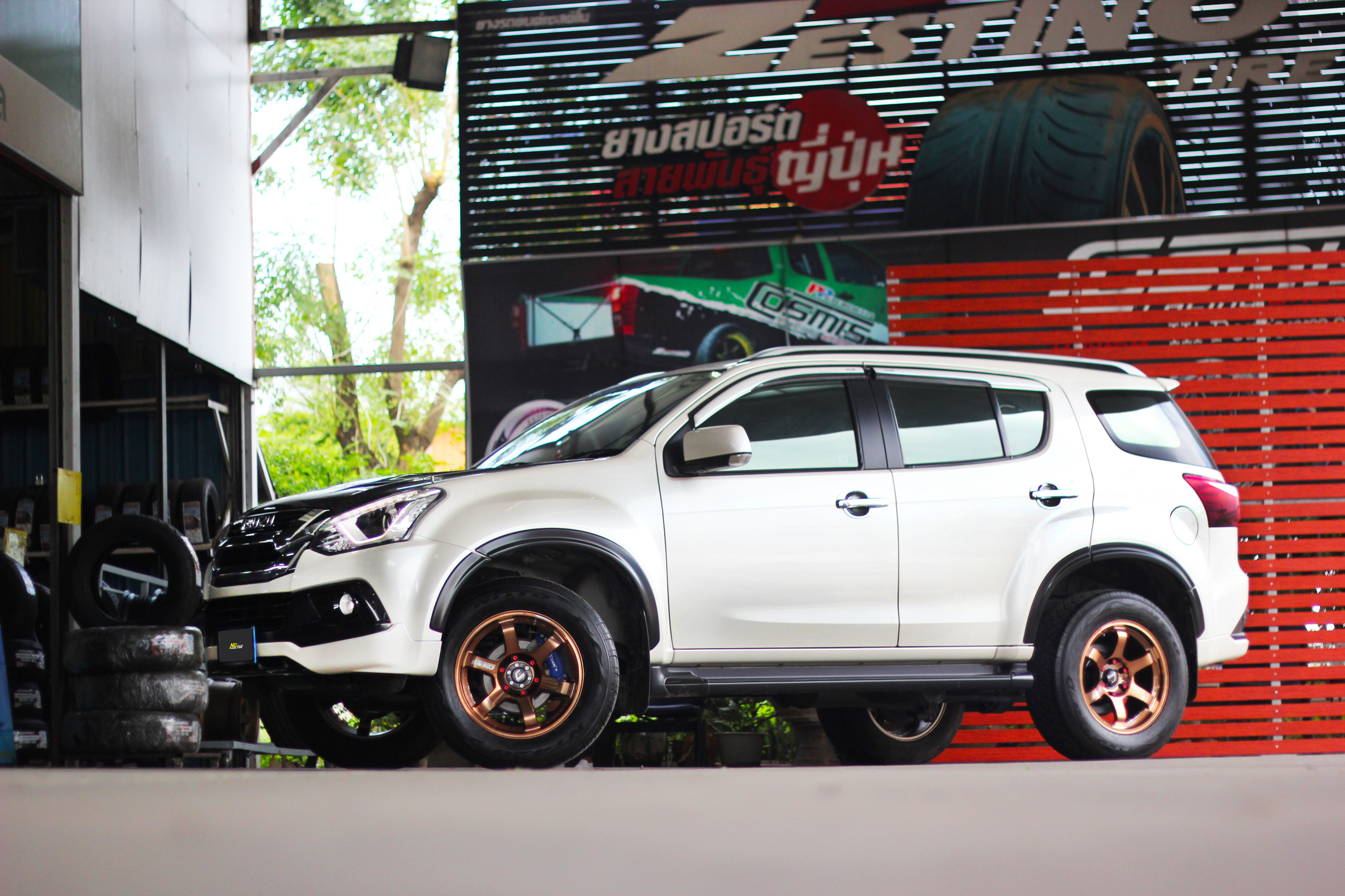 ISUZU MU-X / ล้อแม็กขอบ18 / Cosmis / RG-06S / Copper / Custom Color / 18X9.0 6H139.7 ET0 / SUV / PPV