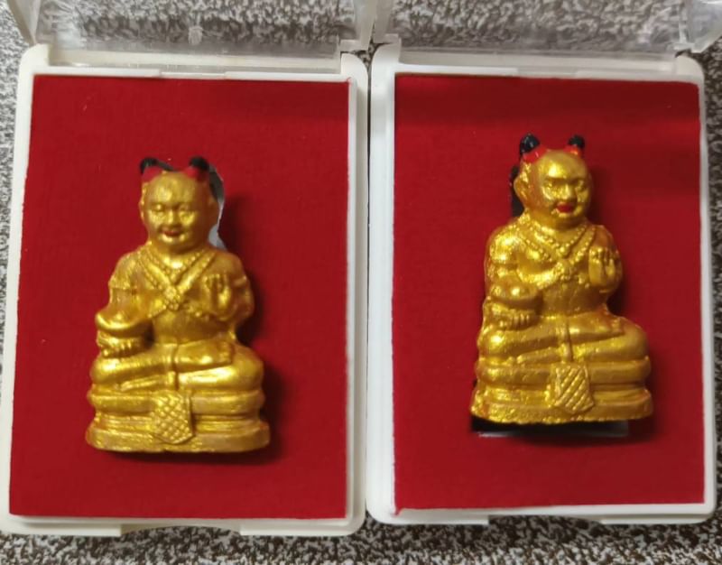 กุมารเพชรลอยองค์ เนื้อผงพรายกุมาร หลวงปู่หงษ์ วัดเพชรบุรี อ.ปราสาท จ.สุรินทร์