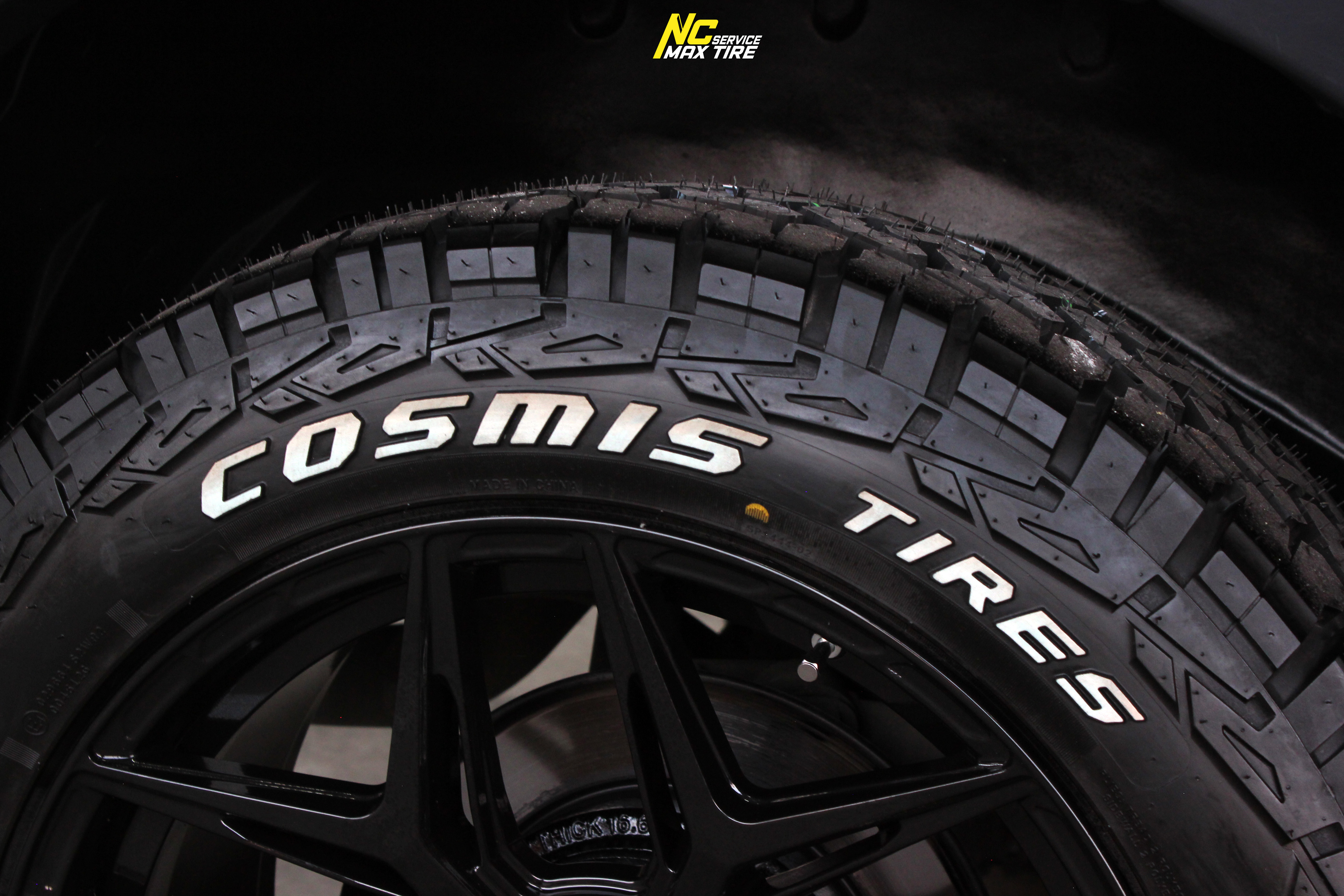 CHEVROLET TRIBRAZER / ล้อแม็กขอบ20 / Cosmis / NAYA / ALPHA-F6 / 20x9.5 6H139.7 ET22 / ล้อแม็กสีดำเงาทั้งวง / Raptor AT / 275/55R20