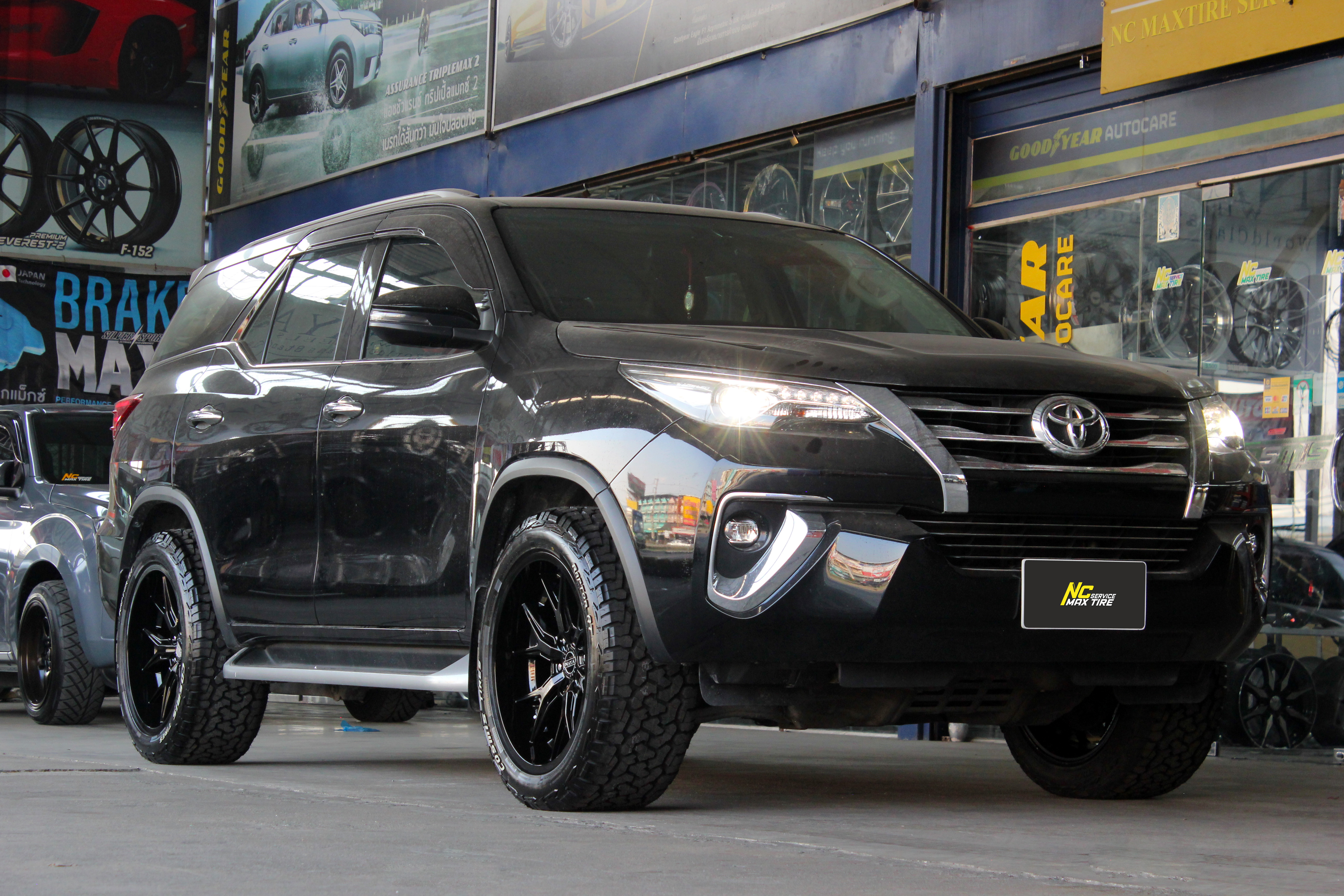 Toyota Fortuner / ล้อแม็กขอบ20 / NAYA / Alpha-T6 / ล้อแม็กสีดำเงาทั้งวง / Raptor AT / 265/50R20 / NCmaxtireService