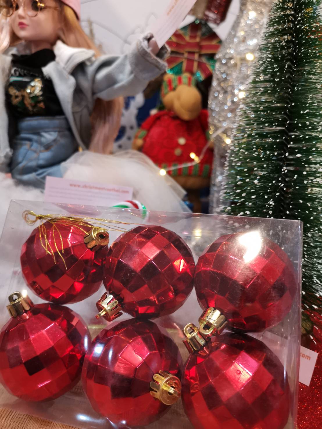 ของตกแต่งต้นคริสต์มาสยอดนิยม ลูกบอลตกแต่งลวดลายสีแดงสินค้ายอดนิยมในการจัดแต่งต้นคริสต์มาส