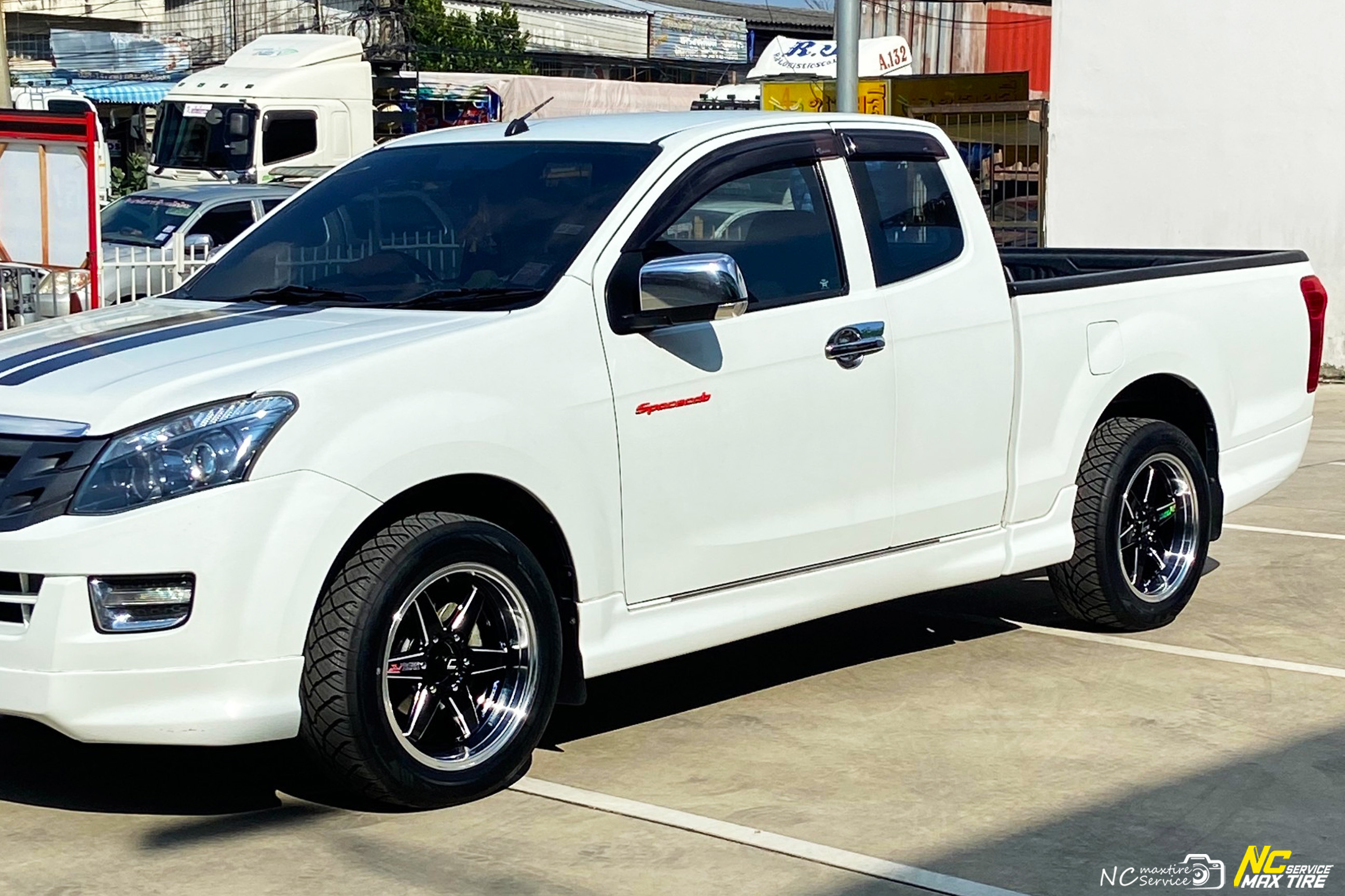 Isuzu Dmax ตัวเตี้ย / ล้อแม็กขอบ18 / Cosmis / Type-R / Revolution / ล้อแม็กสีดำขอบเงาCNCข้างก้าน+เพลทไทเท / 18x8.5 6H139.7 ET25 / T1RS / 255/50R18