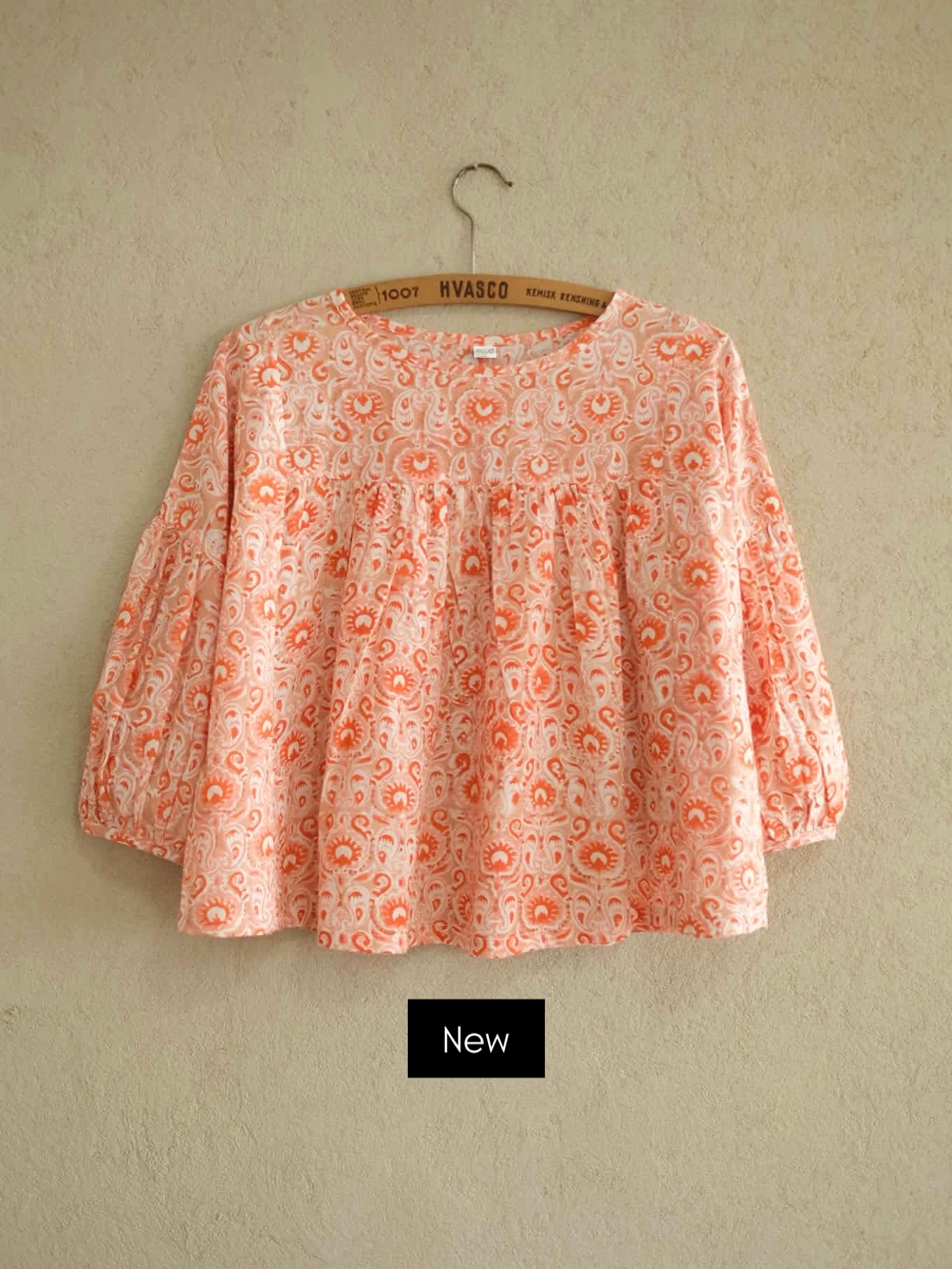 เสื้อแขนสามส่วนคอกลมเย็บต่อผ้า