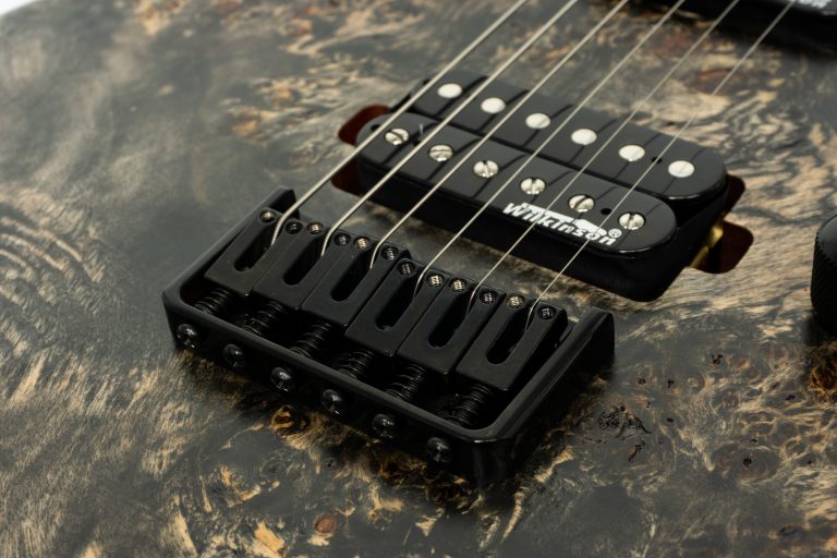 กีต้าร์ไฟฟ้า Kazuki Dragon Series สี Black