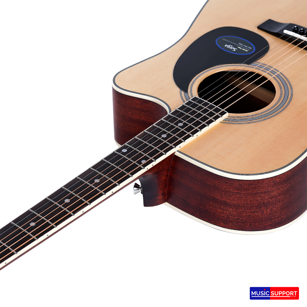 กีต้าร์โปร่ง Saga SF700C