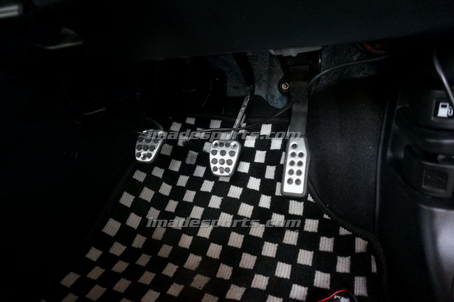 แป้นเบรค คันเร่ง ครัช Autoและ Manual M/T (MDL และMG styles)