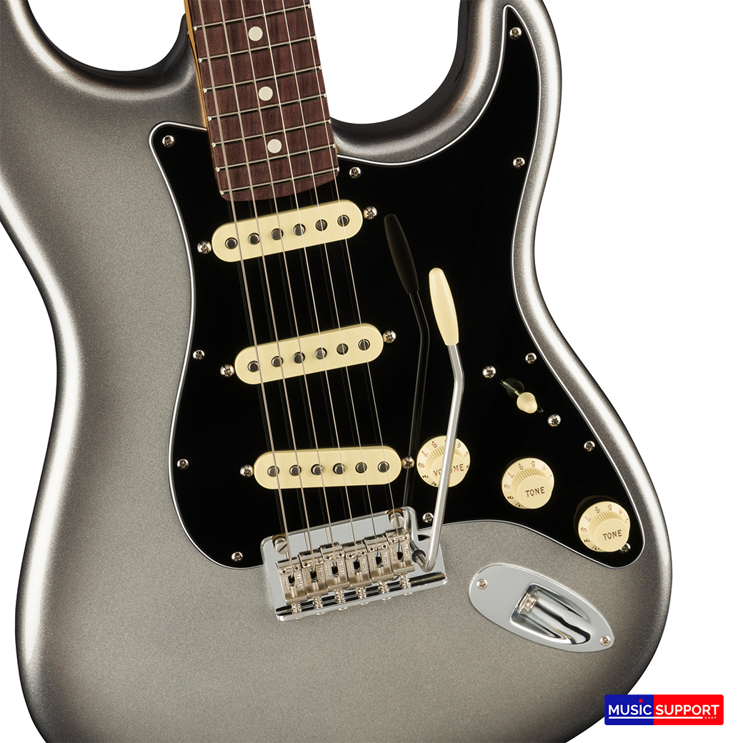 กีตาร์ไฟฟ้า Fender American Professional II Stratocaster RW