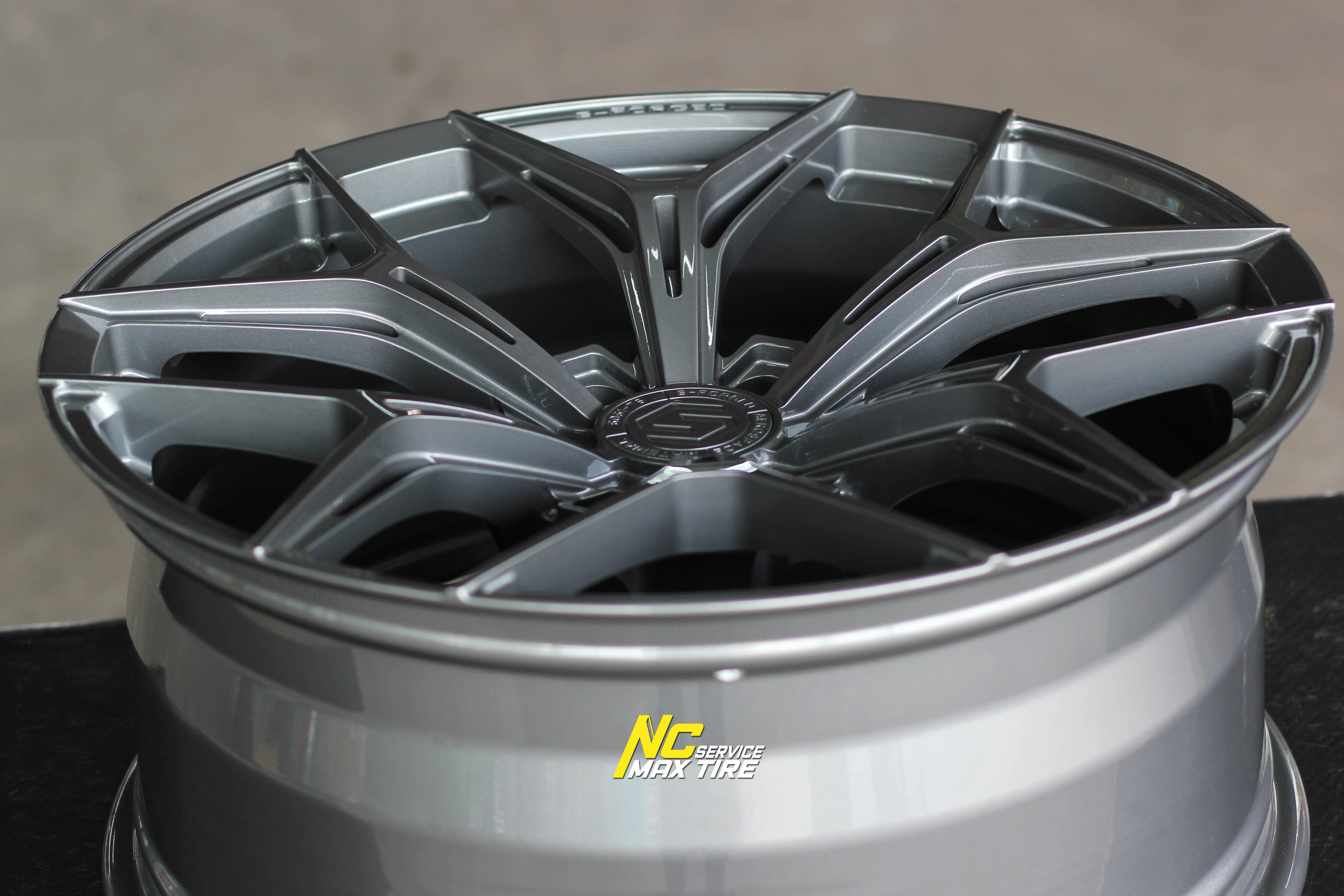 ล้อแม็กฟอร์จขอบ20 / S-Forged / สำหรับ SUV PPV และ กระบะตัวสูง / 20x9.0 6H139.7 ET15 / สีเทากัล / ราคารวม4วง / NCmaxtire