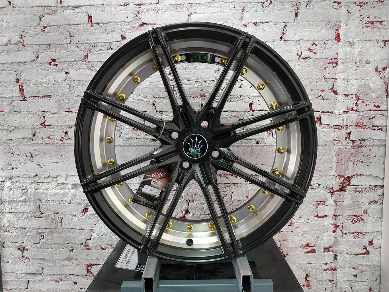 ล้อแม็กขอบ17 / NAYA RIKA / สีดำด้านหมุดทองCNCท้องล้อ / สำหรับรถเก๋ง / (ราคาต่อวง) / 17x7.0 4H100 ET30