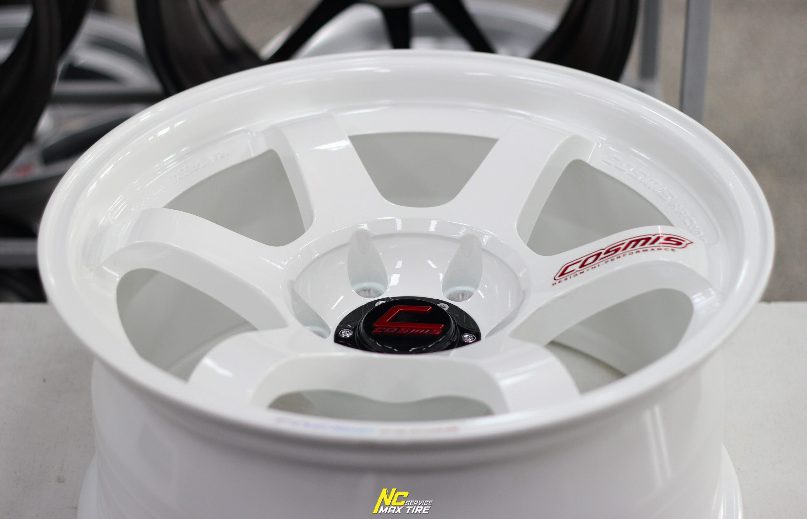 ล้อแม็กขอบ18 / Cosmis / RG06S / ล้อแม็กสีขาว / 18×9.0 6H139.7 ET0