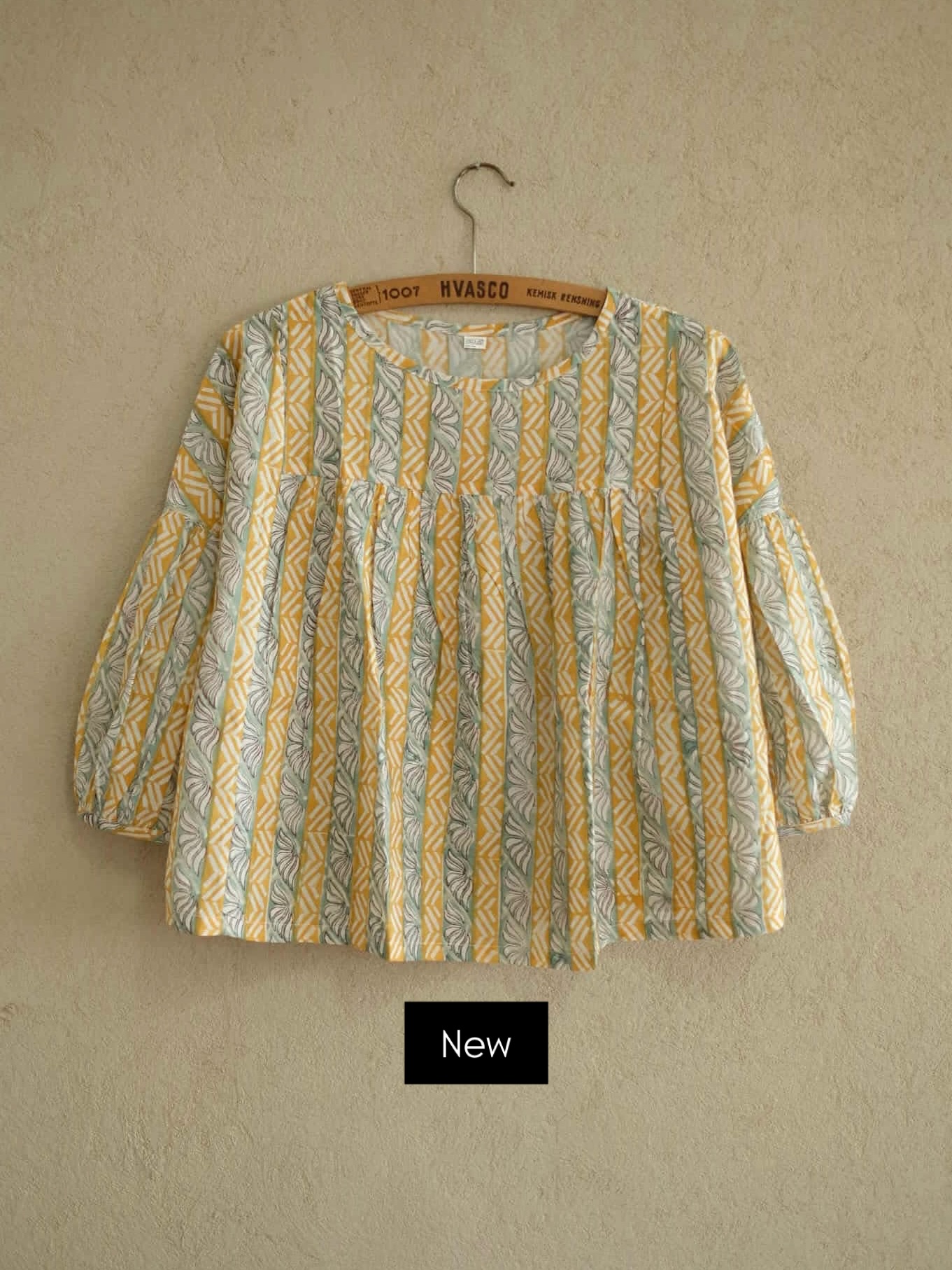 เสื้อแขนสามส่วนคอกลมเย็บต่อผ้า