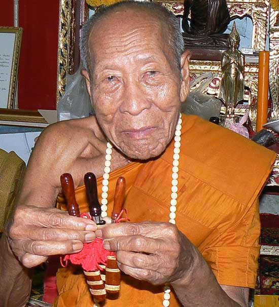 มีดหมอหลวงปู่คำบุ รุ่นบูชาคุณ ปี 2554 เนื้อเหล็กน้ำพี้ วัดกุดชมภู จ.อุบลราชธานี