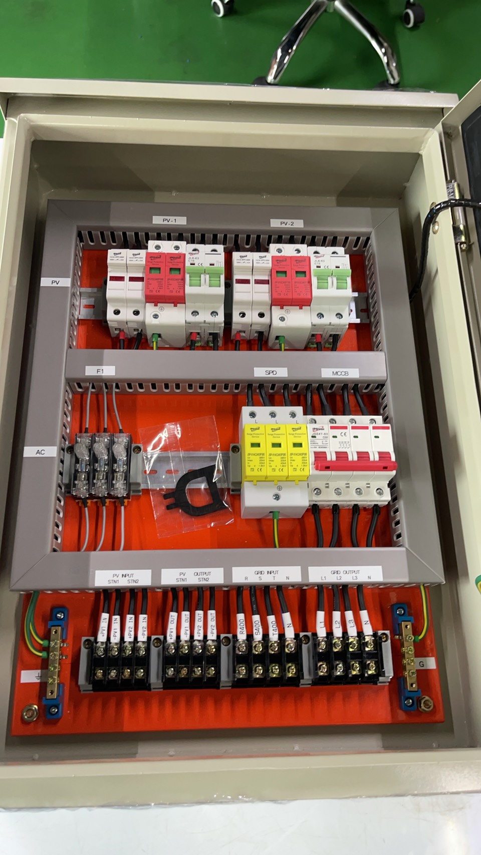 ตู้ทึบ ออนกริด 10k 3P 2สติง+เบรคเกอร์ 4P iPower Combinerbox On Grid AC&DC 2String 3Phase ชิ้น 2021-07-27 15:37:56 2023-12-01 14:46:39