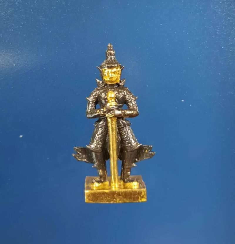 ท้าวเวสสุวรรณหน้าทองคำ วัดเดิมบาง สุพรรณบุรี