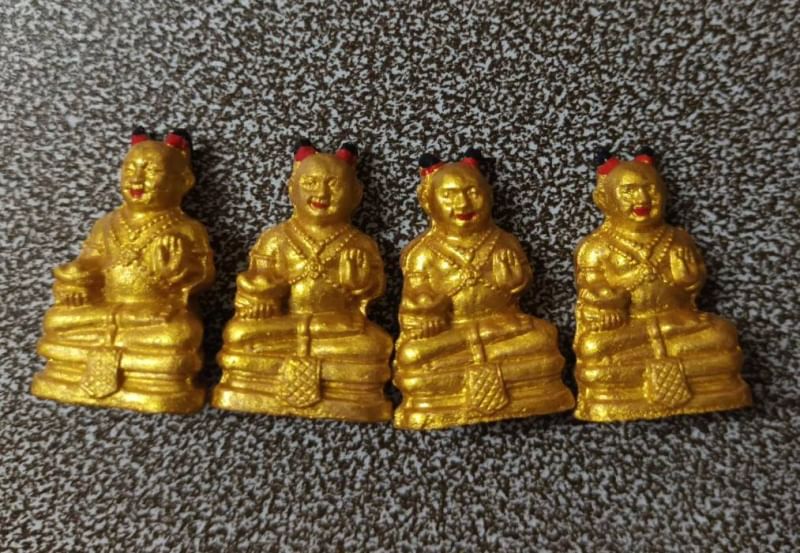 กุมารเพชรลอยองค์ เนื้อผงพรายกุมาร หลวงปู่หงษ์ วัดเพชรบุรี อ.ปราสาท จ.สุรินทร์