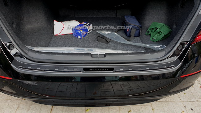 กาบฝาท้ายกันชน ด้านนอก Accord G10