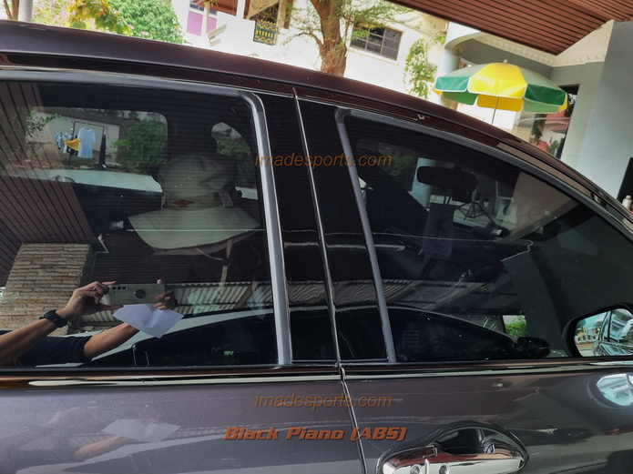 ชุดตกแต่งเสาประตู HRV Black Edition