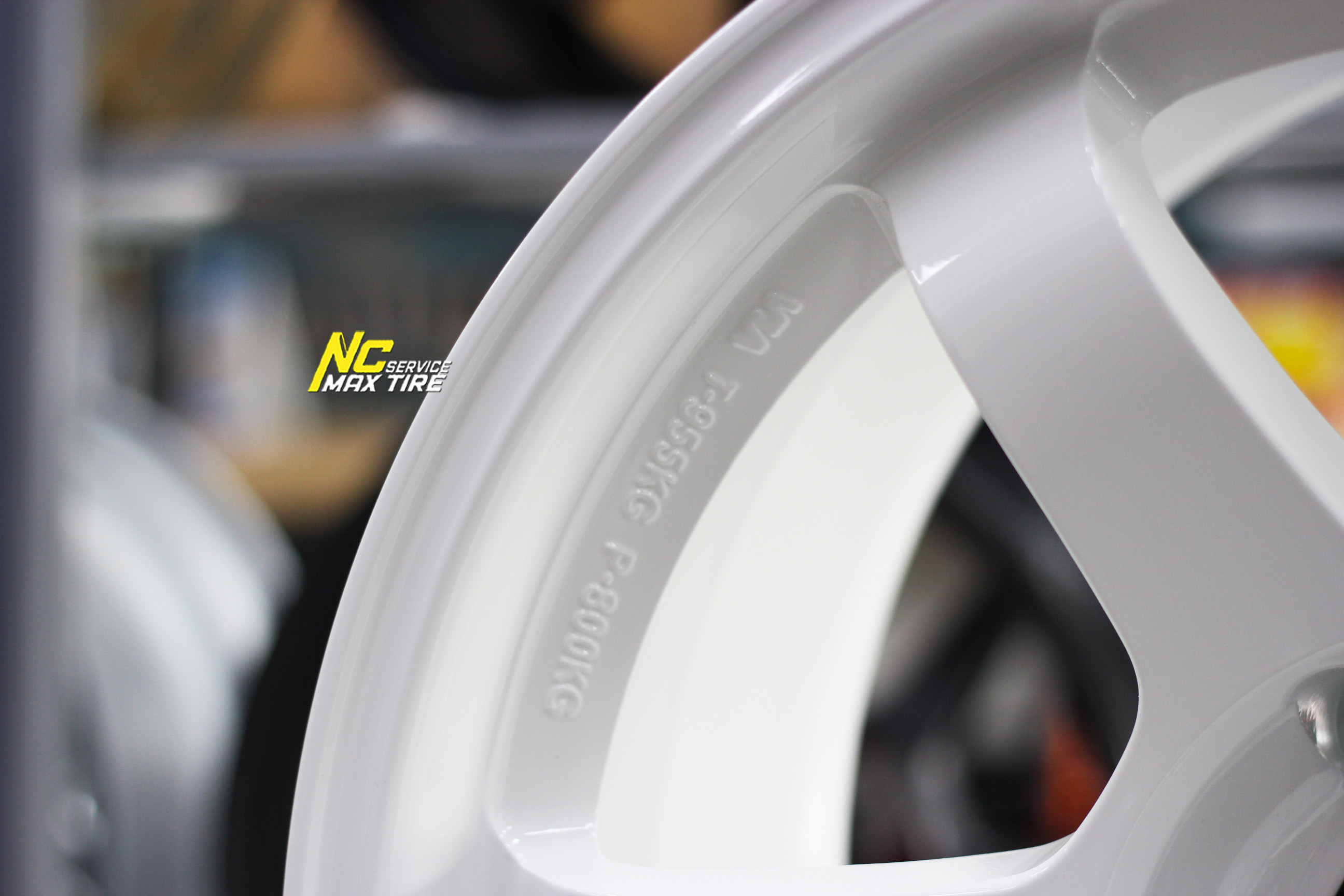 ล้อแม็กขอบ18 / Cosmis / RG06S / ล้อแม็กสีขาว / 18×9.0 6H139.7 ET0