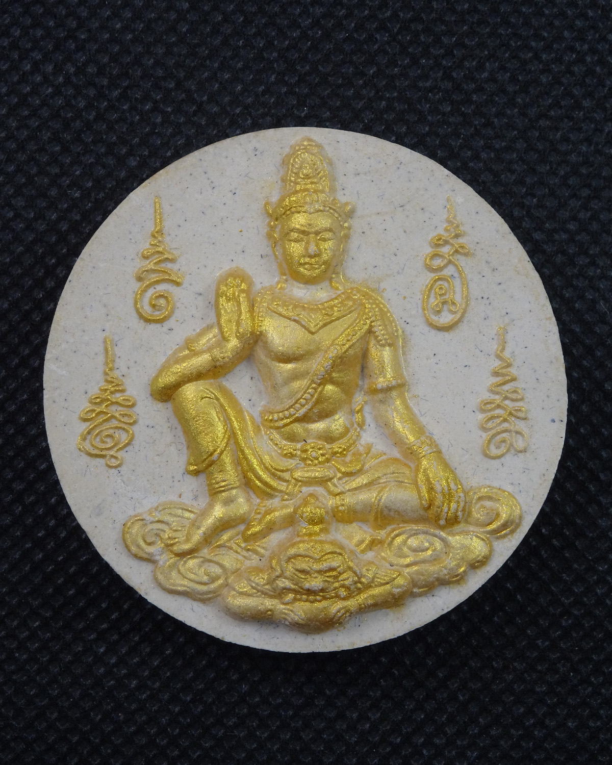 จตุคามรามเทพ รุ่น"อัญมณีเสริมดวง" อาจาย์มนัส วัดทุ่งจันดำ เนื้อขาว