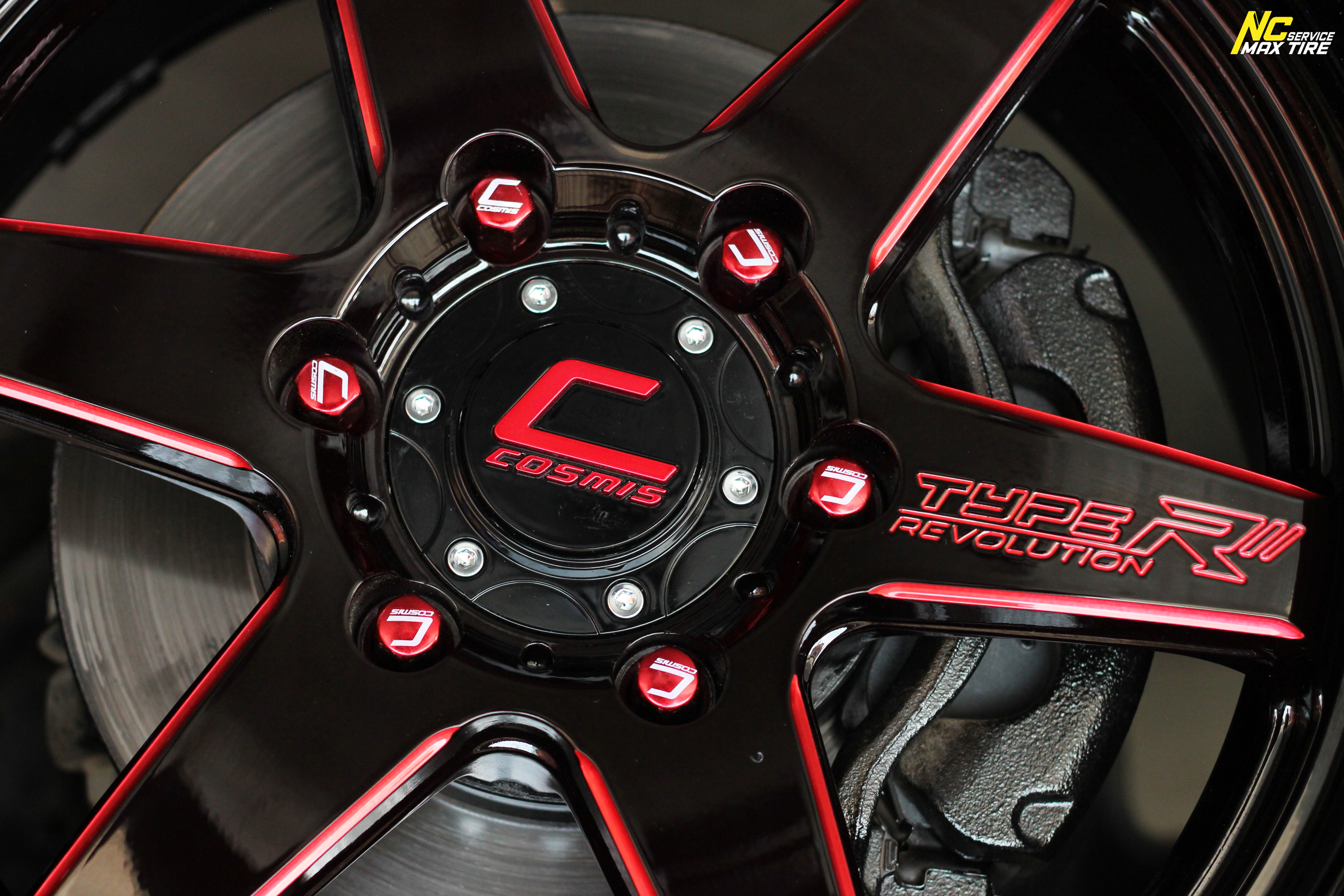 Ford Ranger / ล้อแม็กขอบ18 / Cosmis / Type-R / Revolution / 18x9.5 6H139.7 ET27 / ล้อแม็กสีดำเงาทั้งวง+มิลลิ่งข้างก้านแดง+เพลท / Raptor HT / 265/60R18