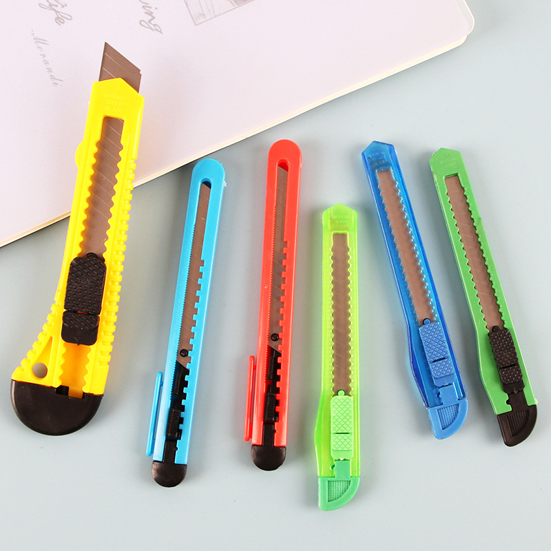 มีดคัตเตอร์ คัตเตอร์อเนกประสงค์ Cutter เครื่องเขียน อุปกรณ์การเรียน พร้อมใบมีด*สินค้าพร้อมส่ง/CUT-001