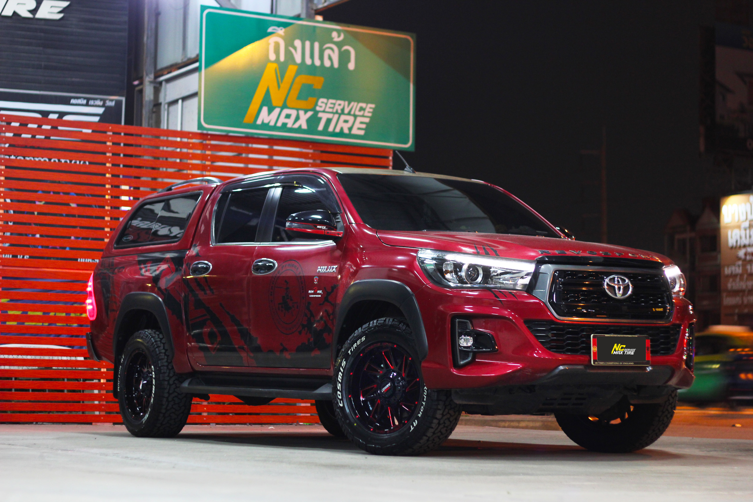 Toyota Hilux Revo Rocco / ล้อแม็กขอบ18 / Cosmis / Devil / SPIN-82 / 18x9.0 2X130H139.7 ET0 / สีดำCNCข้างก้านแดง+CNCตัวหนังสือ / Raptor AT / 265/60R18 / OffRoad