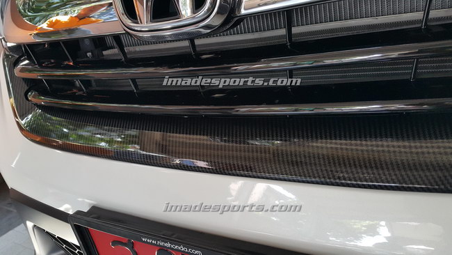 คิ้วช่องลมกระจังหน้า CRV G5 (Black Kevlar/ Silver)