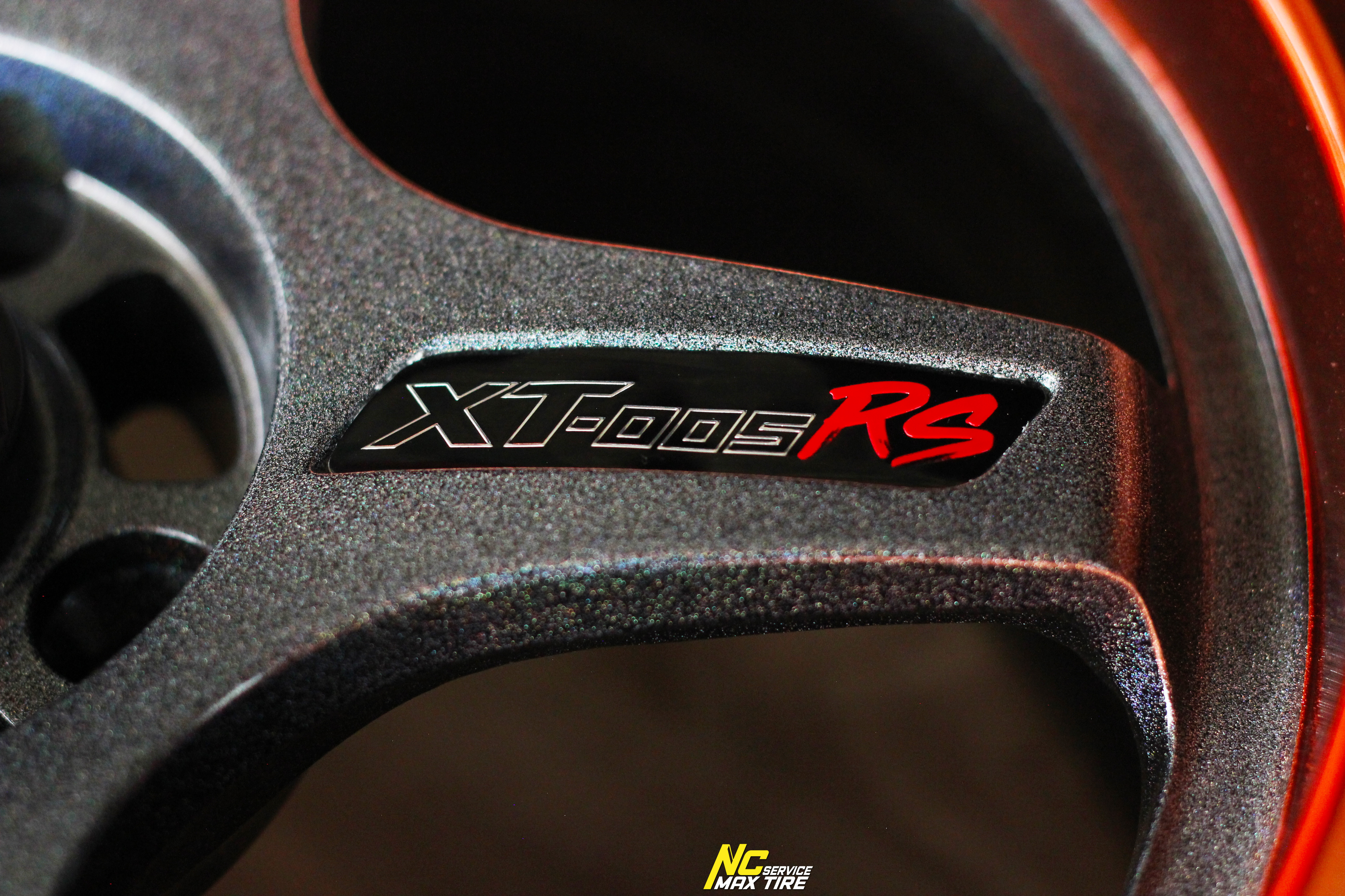 ล้อแม็กขอบ15 / Cosmis / XT-005RS / ล้อแม็กสีพิเศษ / Custom Color / 15x7.0 4H100 ET35 / Power Silver Black / Orange Gold