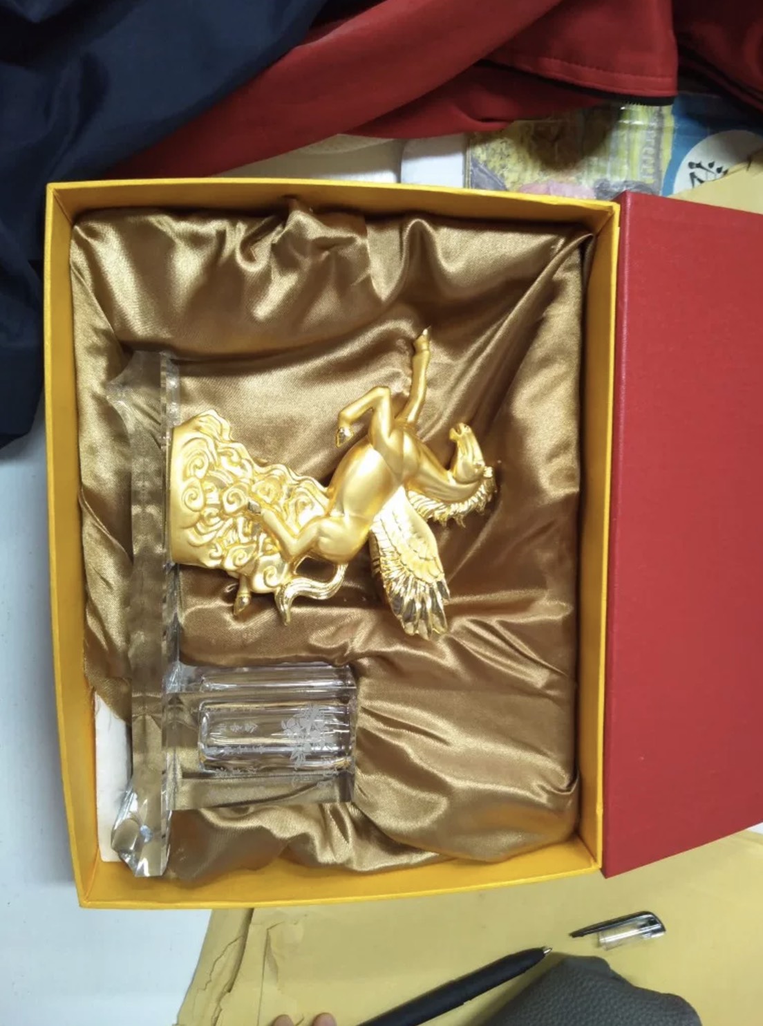 CT029D004 HOMMY ของตั้งโชว์ ของตั้งโต๊ะ ม้า นกอินทรีย์ ใส่ปากกา เหมาะกับเป็น ของขวัญ ของขวัญให้ผู้ใหญ่ present gift