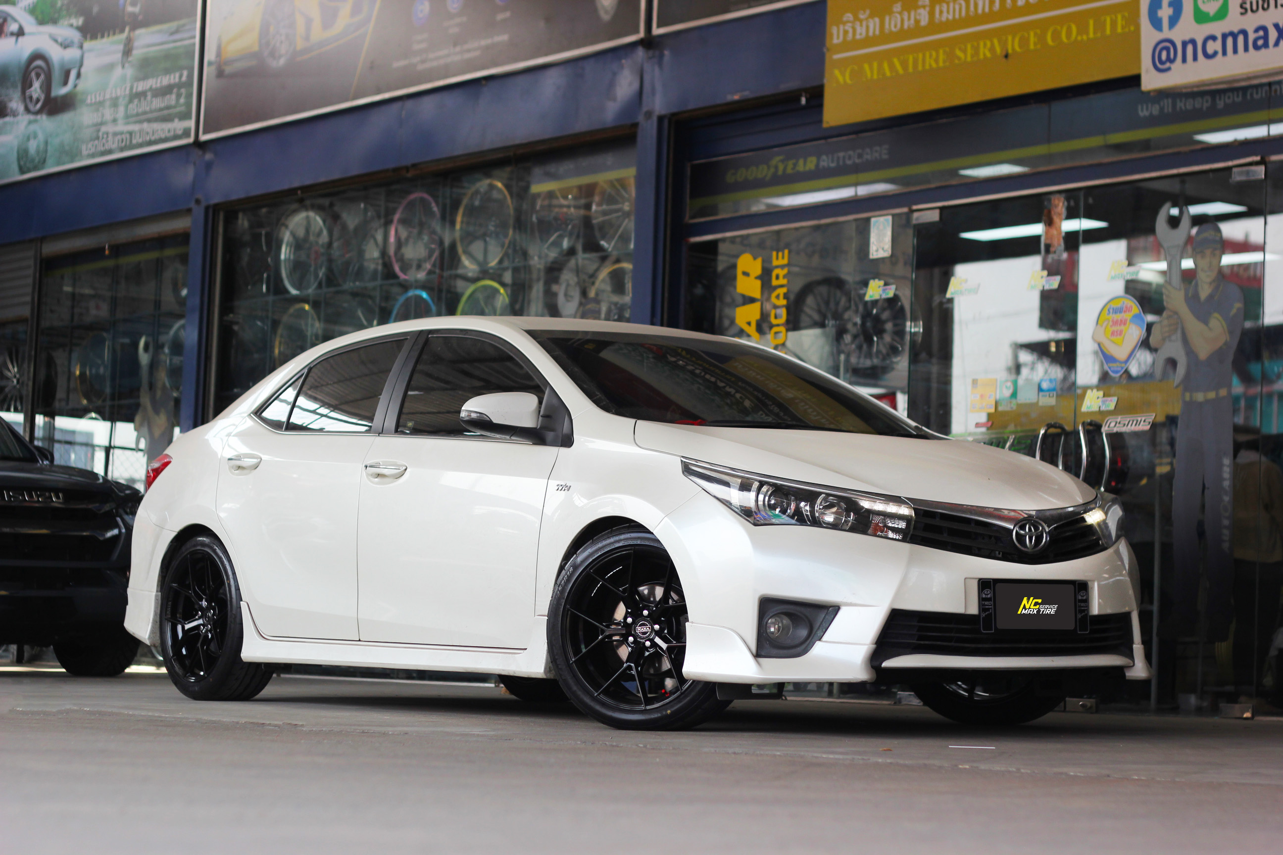 Toyota Altis / ล้อแม็กขอบ18 / Cosmis / NAYA / ALPHA-P6 / 18x8.0 5H100 ET35 / ล้อแม็กสีดำเงาทั้งวง / NCmaxtireService