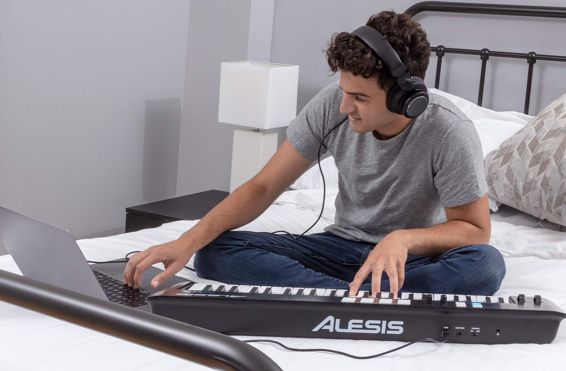 Alesis V49 MKII MIDI Controller 49 คีย์