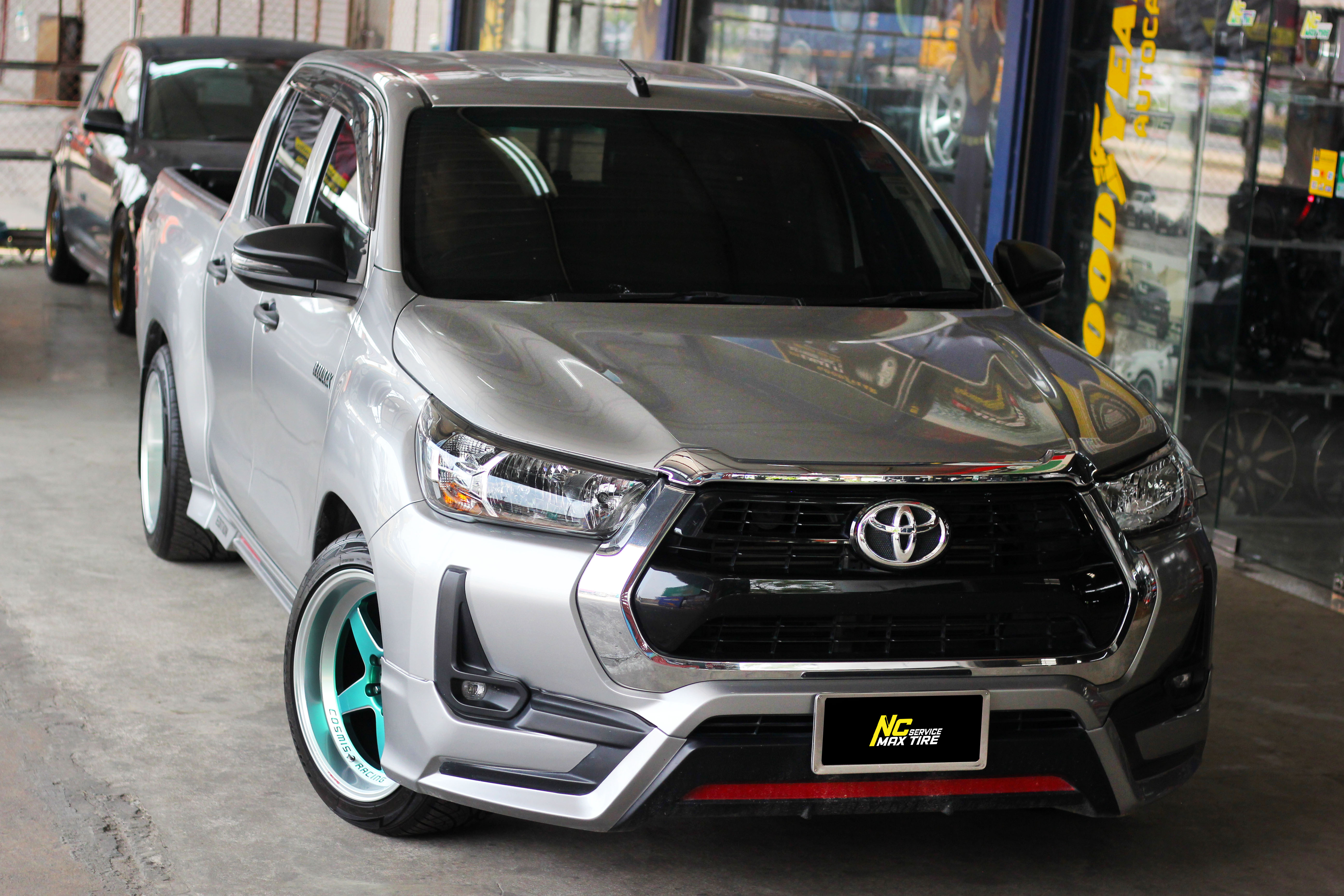 Toyota Revo / Z-Edition / ล้อแม็กขอบ18 / Cosmis / Type-G GrandTurismo / 18x9.5/10.5 6H139.7 ET12/8 / ล้อแม็กสีเขียว+ขอบเงา+CNCข้างก้าน+ตัวหนังสือ / ล้อแม็กสีพิเศษ / Custom Color / ล้อแม็กสวยๆ / NC