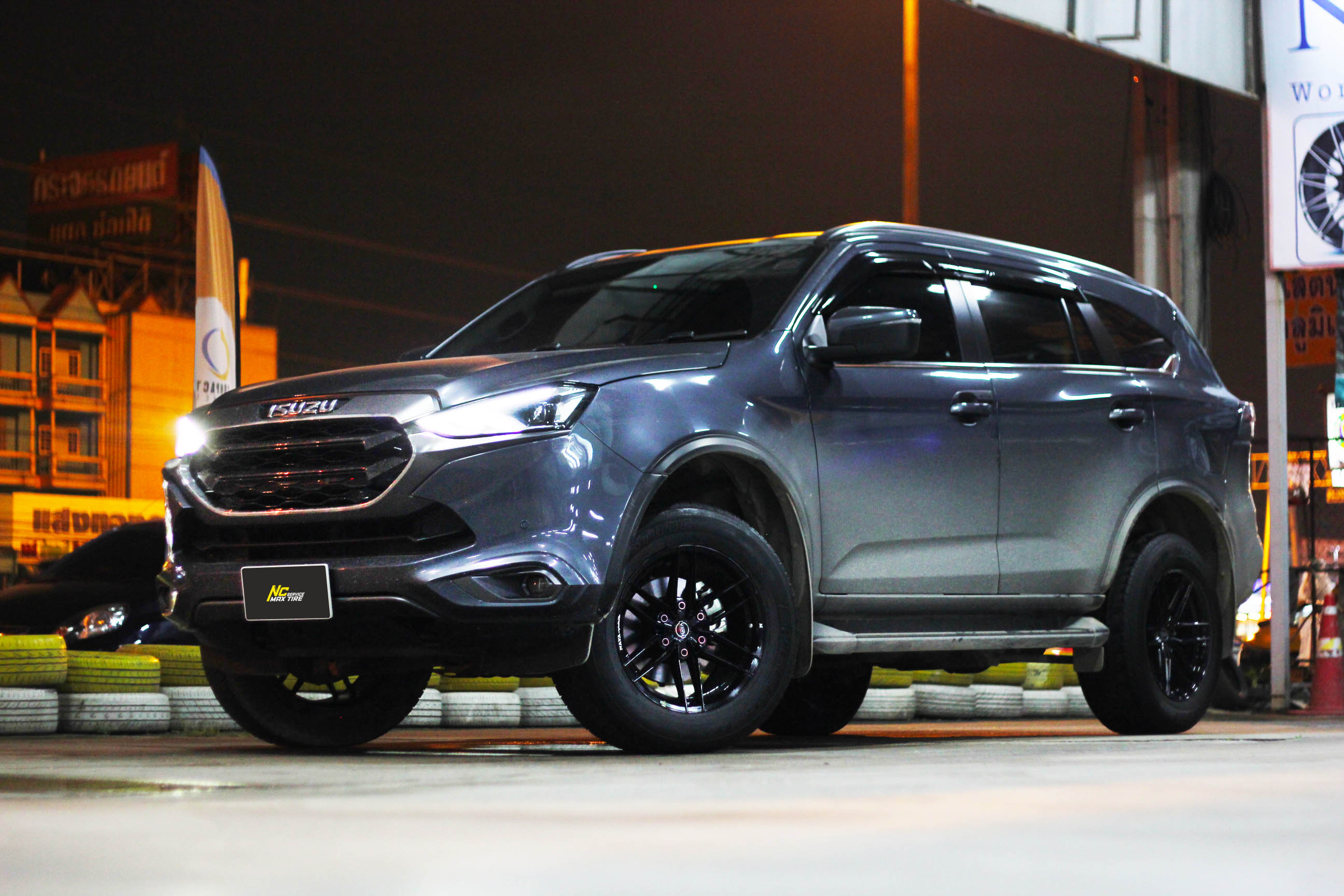 Isuzu Mu-X / ล้อแม็กขอบ18 / Naya / Sport2 / ล้อแม็กสีดำเงาทั้งวง / SUV / PPV / 18X9.0 6H139.7 ET20
