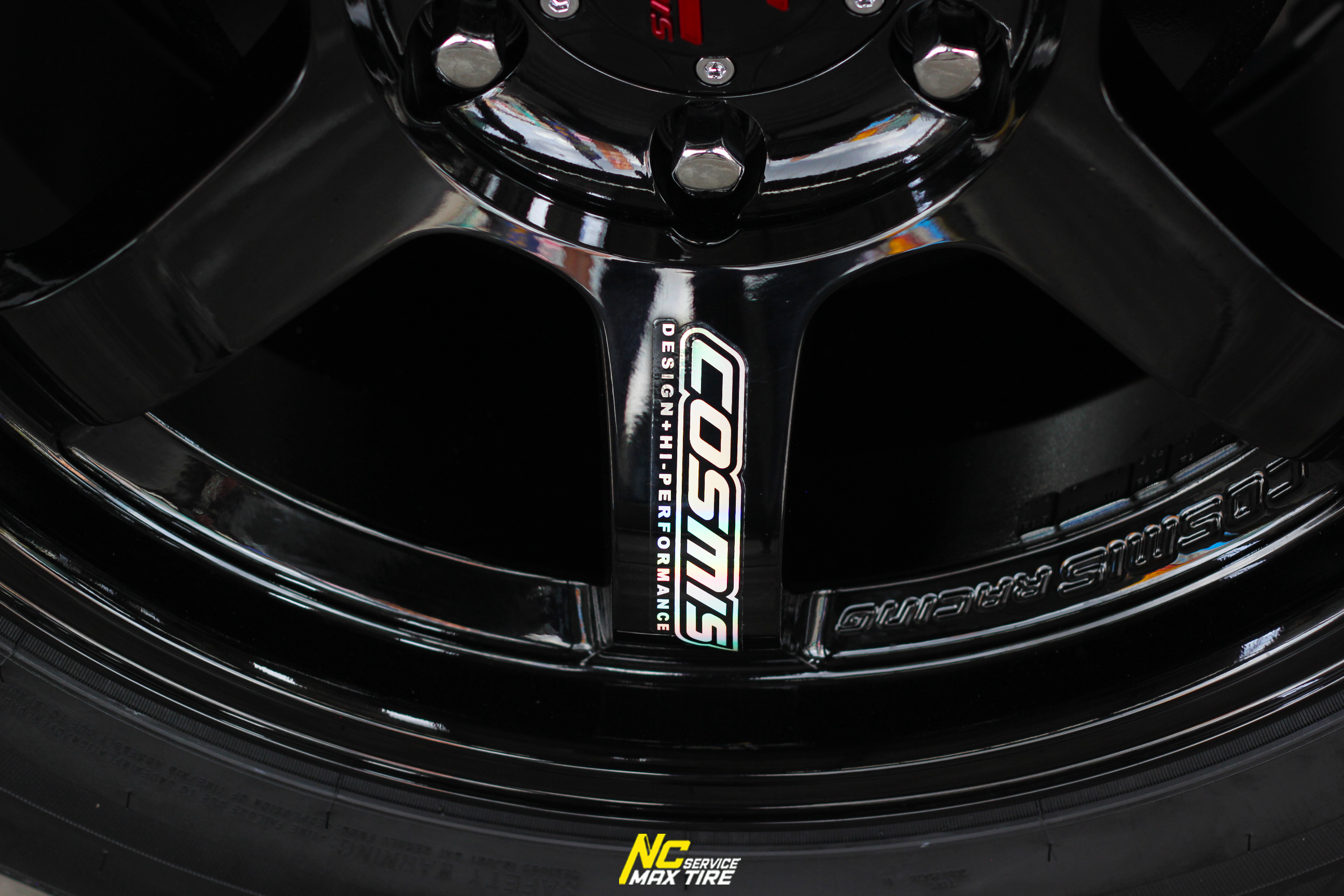 Isuzu Dmax ตัวสูง / ล้อแม็กขอบ18 / Cosmis / RG-06S / ล้อแม็กสีดำเงาทั้งวง / 18x9.0 6H139.7 ET15 / T1RS / 265/60R18