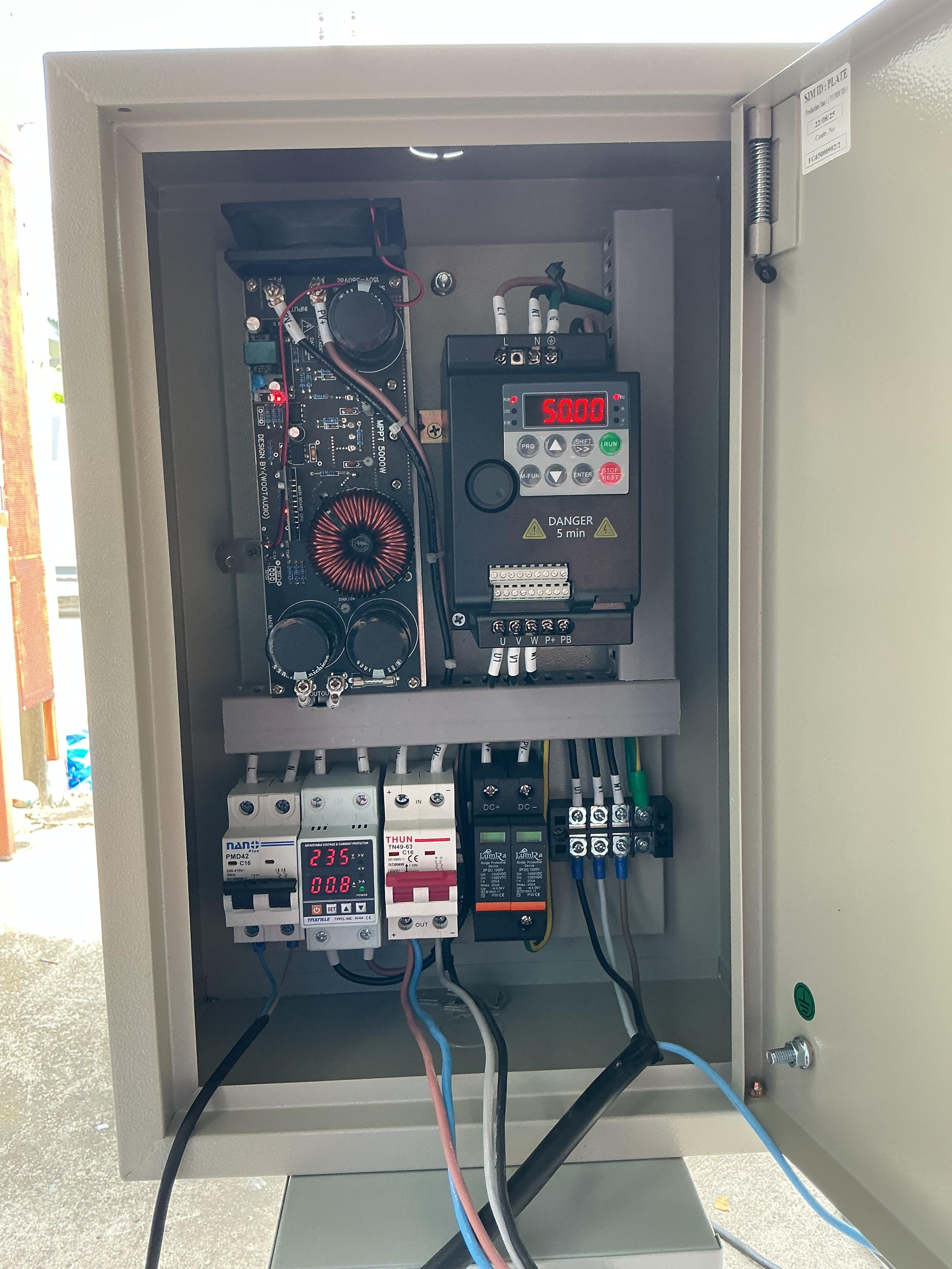 ตู้คอนโทรลสำหรับ พัดลมระบายอากาศ ใช้ร่วมกับระบบโซล่าเซลล์ 220v.1P - 380v 3P