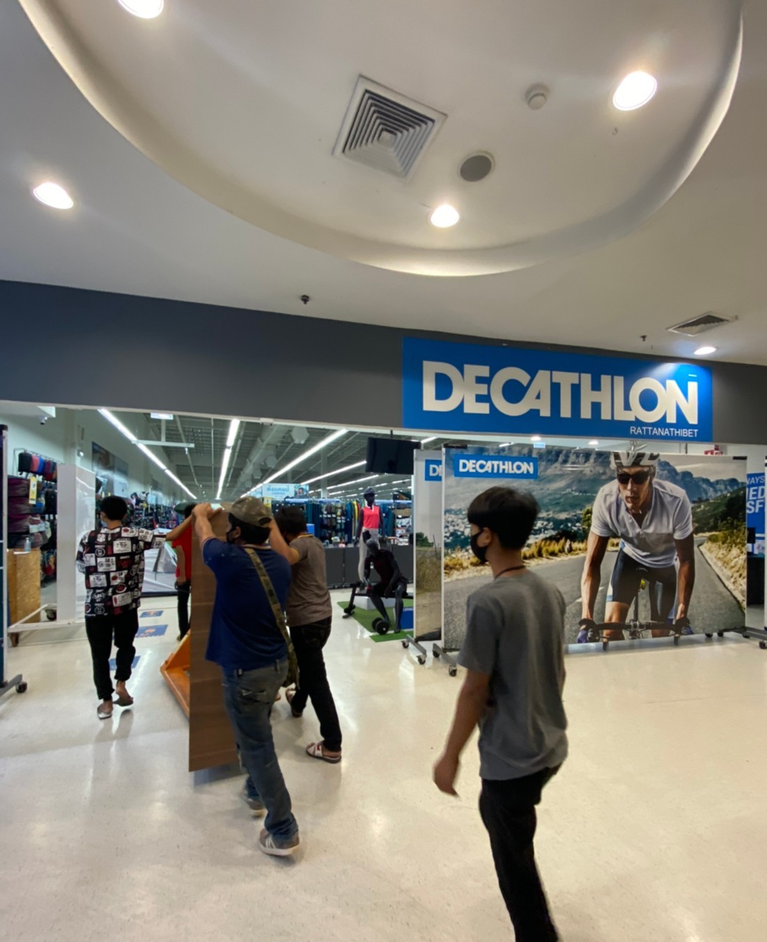 ชั้นวางสินค้า (Decathlon)