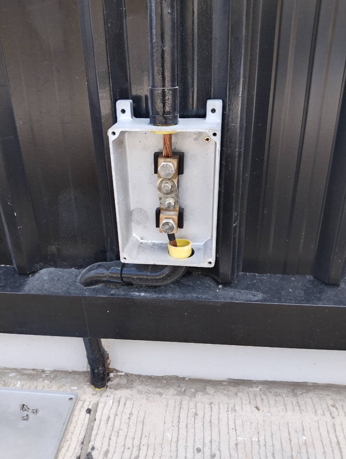 สำรวจ ออกแบบ ประเมินราคา และติดตั้ง ระบบไฟฟ้าแรงสูง แรงต่ำ โดยวิศวกรไฟฟ้า