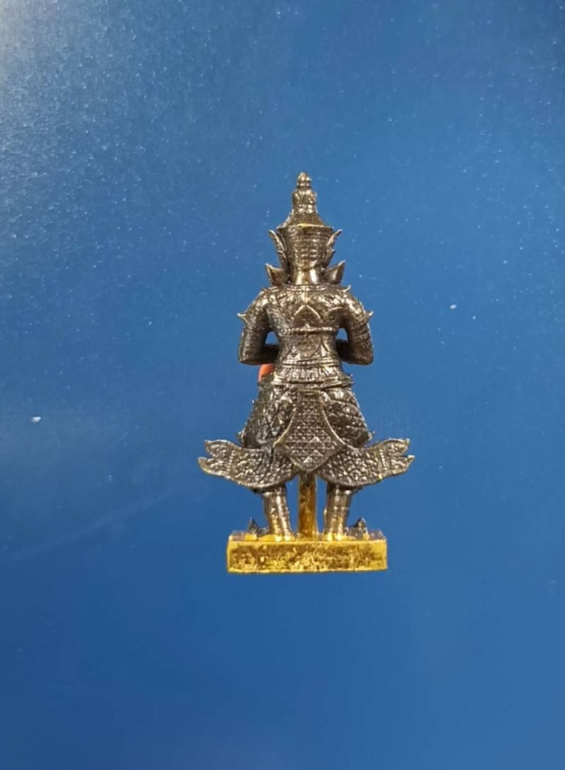 ท้าวเวสสุวรรณหน้าทองคำ วัดเดิมบาง สุพรรณบุรี