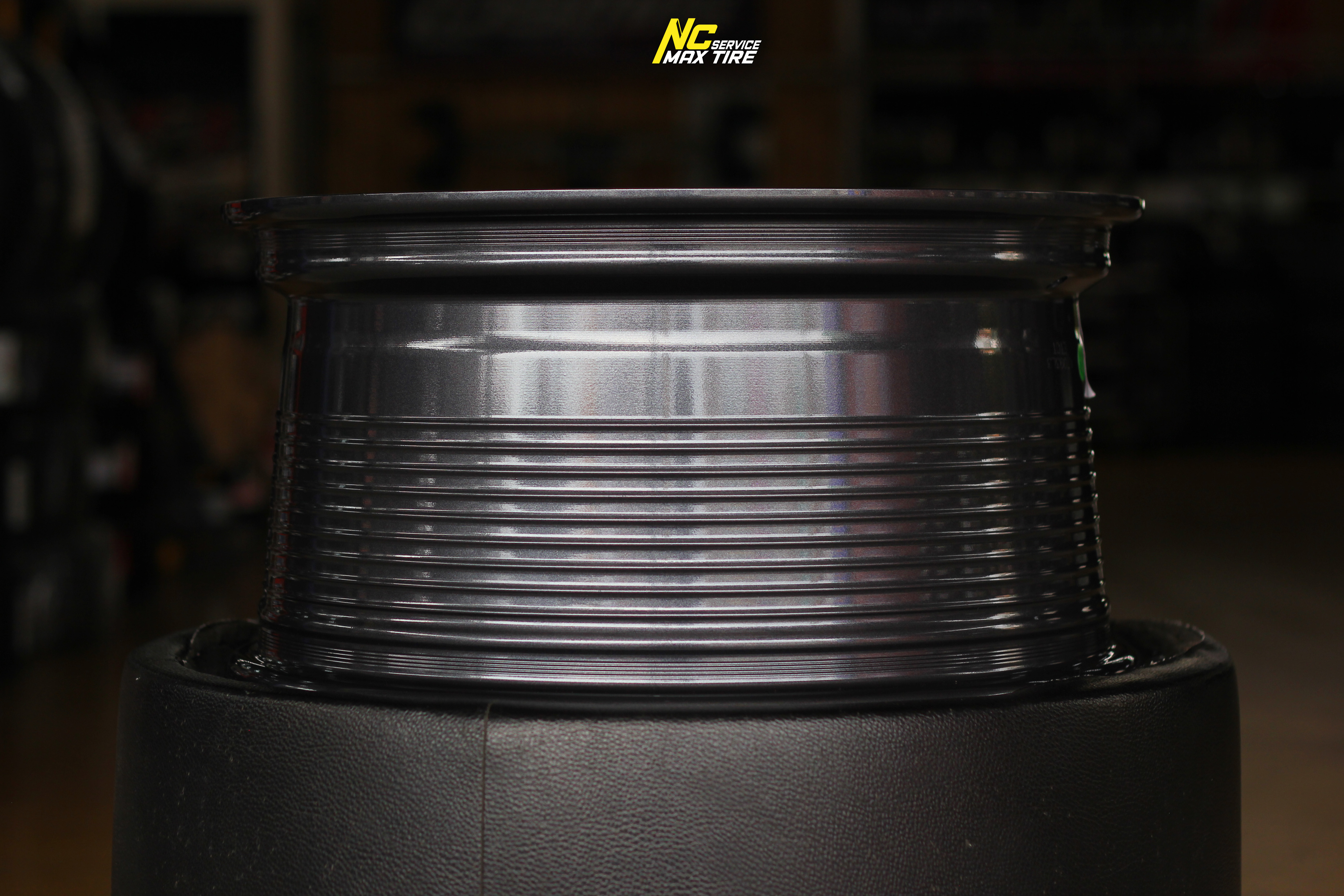 ล้อแม็กขอบ18 / Cosmis / RG-06SR / ล้อแม็กสีเทากัล / 18x9.0 6H139.7 ET0 / ล้อแม็กสีกัลเทาเงา+ตัวหนังสือแดงที่ก้าน