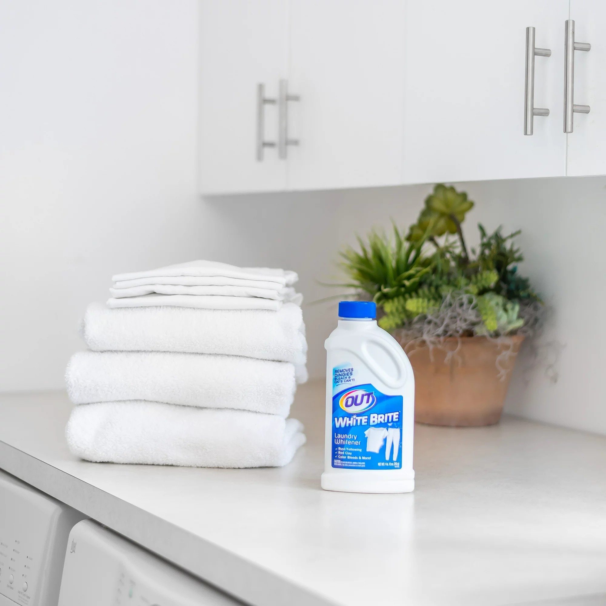 Out White Brite Laundry Whitener ผลิตภัณฑ์ซักผ้าขาว ขจัดคราบ ขนาด 28 Ounces 793 g.