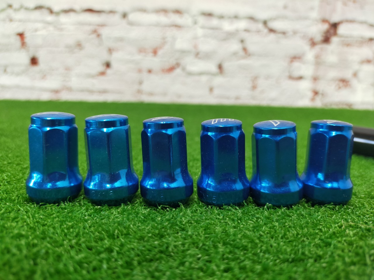 น็อตสีล้อรถยนตร์ เกลียว 1.5 มิล PREMIUM NUTS (พร้อมบล็อก) 24ตัว/ชุด