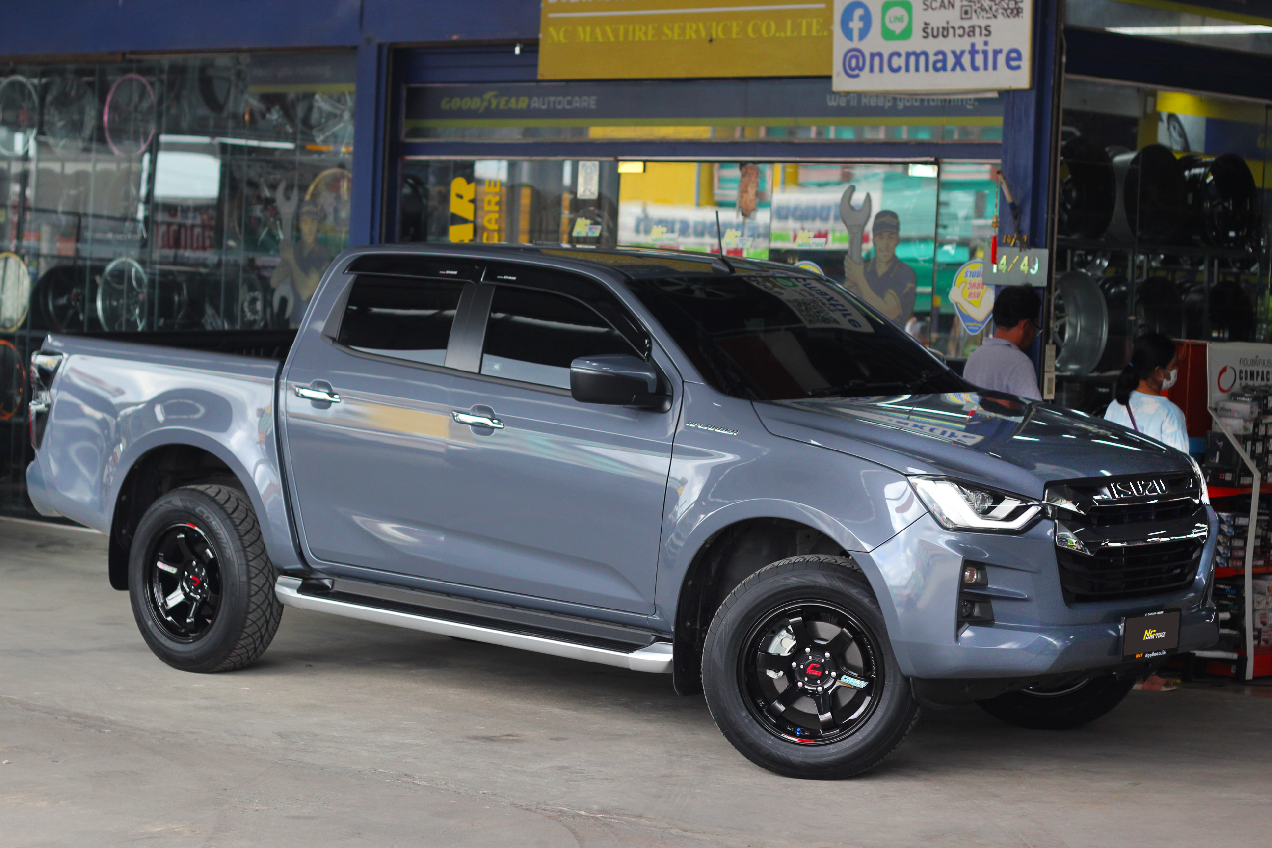 Isuzu Dmax ตัวสูง / ล้อแม็กขอบ18 / Cosmis / RG-06S / ล้อแม็กสีดำเงาทั้งวง / 18x9.0 6H139.7 ET15 / T1RS / 265/60R18