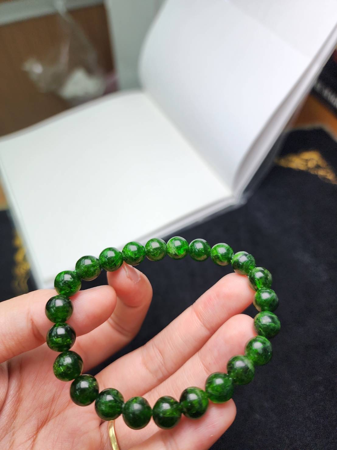 พลอยโครมไดออบไซต์ Diopside