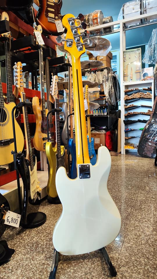 เบสไฟฟ้า STORM รุ่น S-JB5BS-300 WH