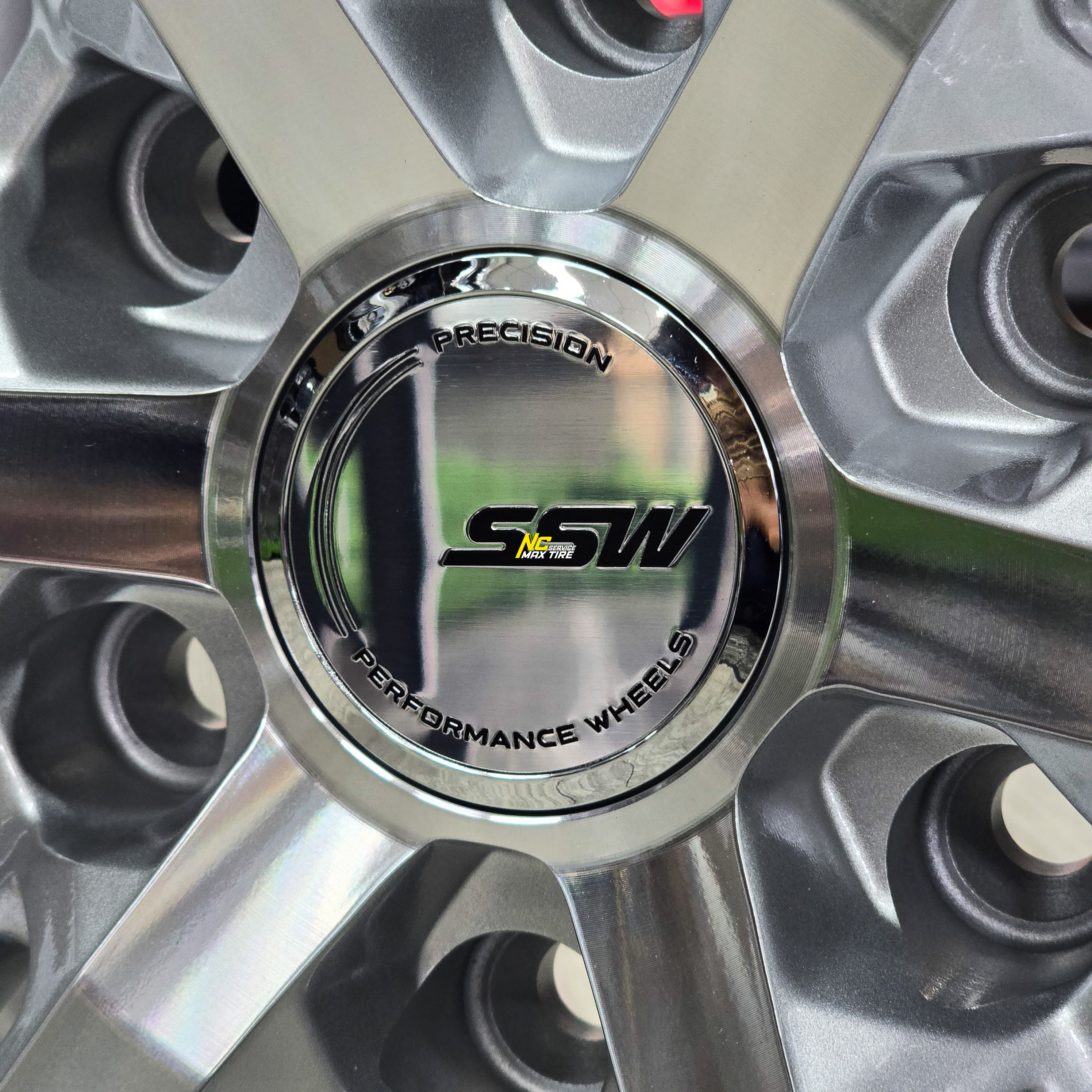 ล้อแม็ก Hyundai H1 ขอบ18 / SSW386 / เงินกลึงหน้าเงา / 18x8.0 6H139.7 ET40