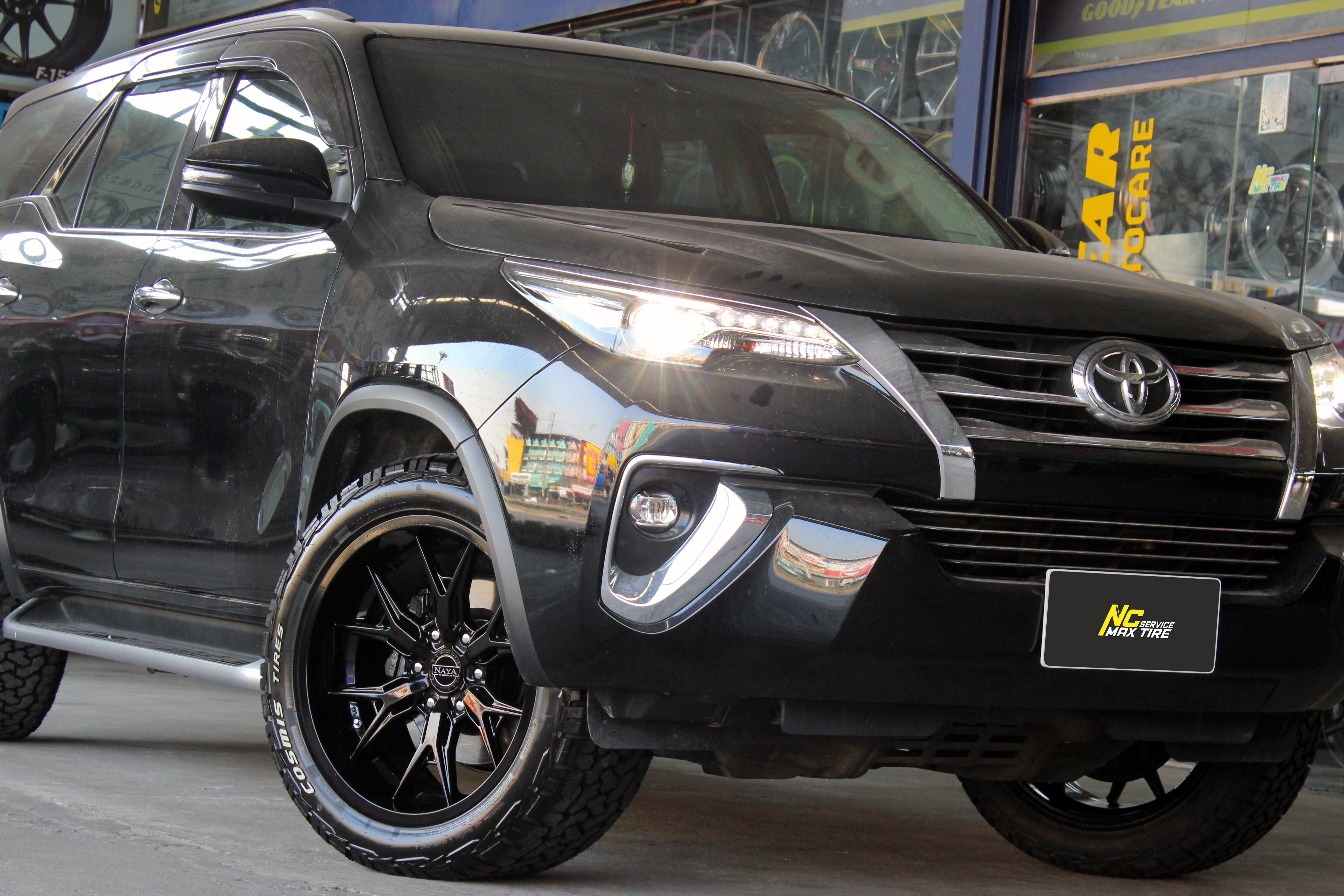 Toyota Fortuner / ล้อแม็กขอบ20 / NAYA / Alpha-T6 / ล้อแม็กสีดำเงาทั้งวง / Raptor AT / 265/50R20 / NCmaxtireService