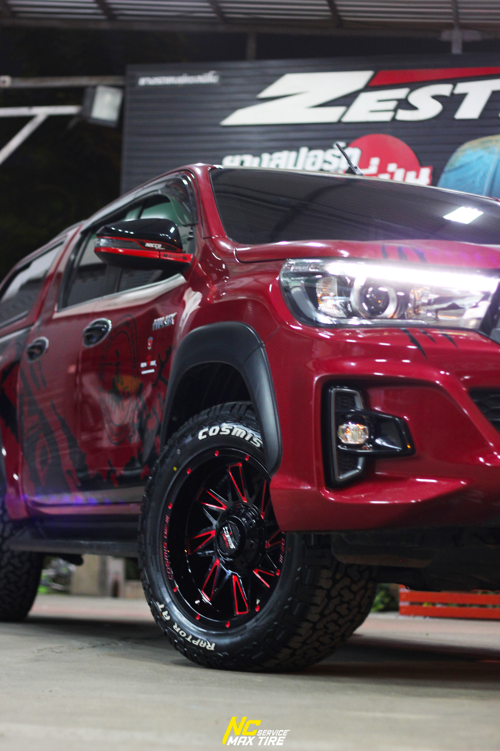 Toyota Hilux Revo Rocco / ล้อแม็กขอบ18 / Cosmis / Devil / SPIN-82 / 18x9.0 2X130H139.7 ET0 / สีดำCNCข้างก้านแดง+CNCตัวหนังสือ / Raptor AT / 265/60R18 / OffRoad
